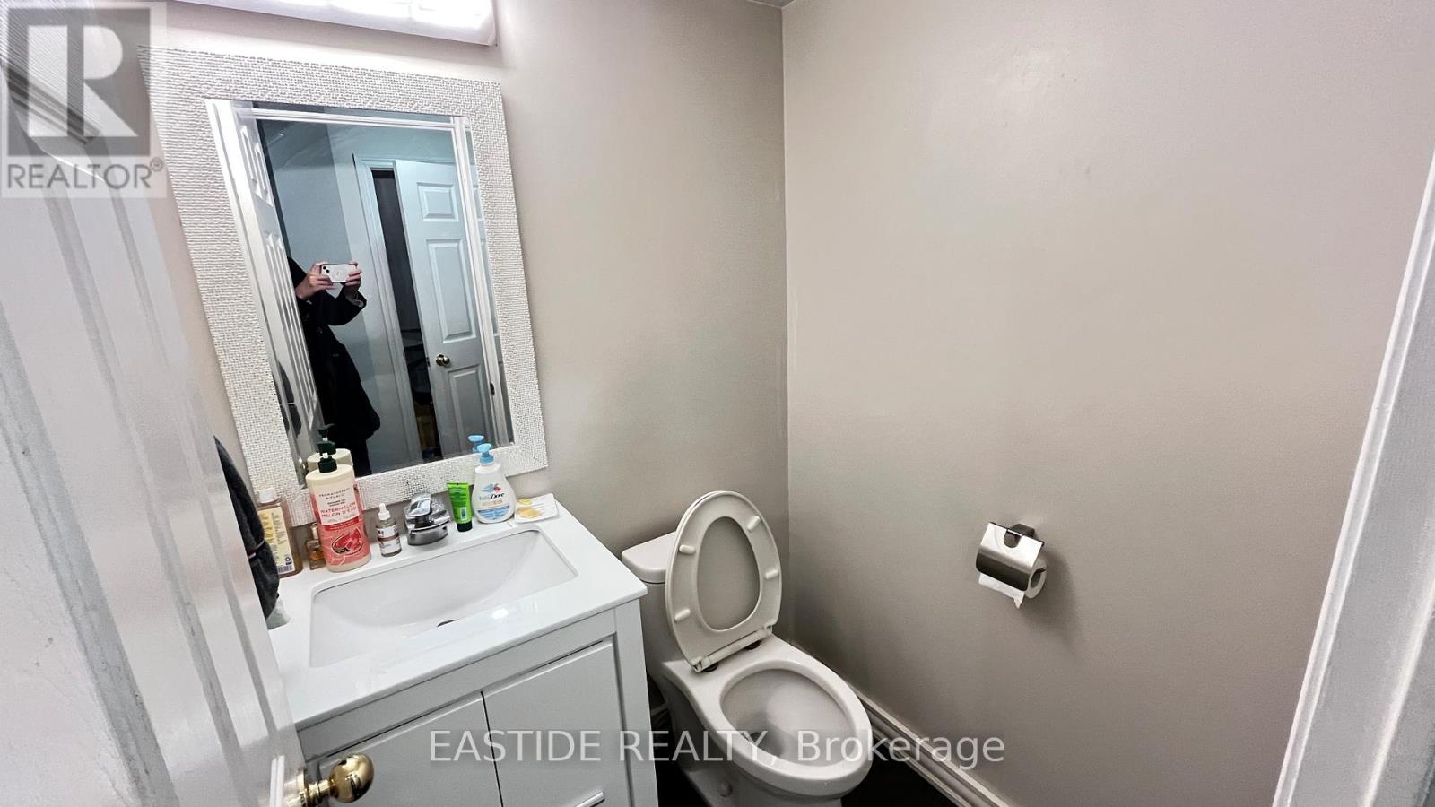 151 Townsgate Drive, Vaughan, Ontario  L4J 8J7 - Photo 8 - N12833902