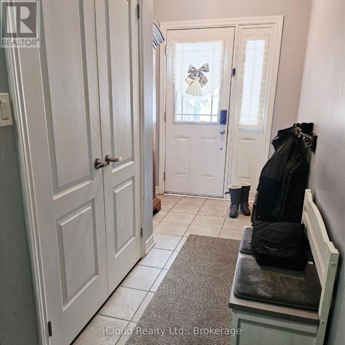 37 Milson Crescent, Essa, Ontario  L0M 1B4 - Photo 3 - N12833934