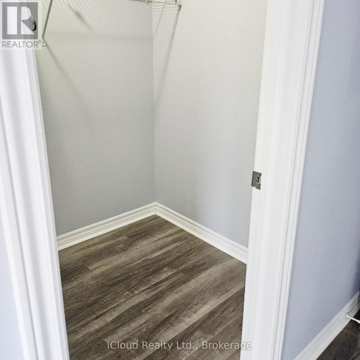 37 Milson Crescent, Essa, Ontario  L0M 1B4 - Photo 9 - N12833934