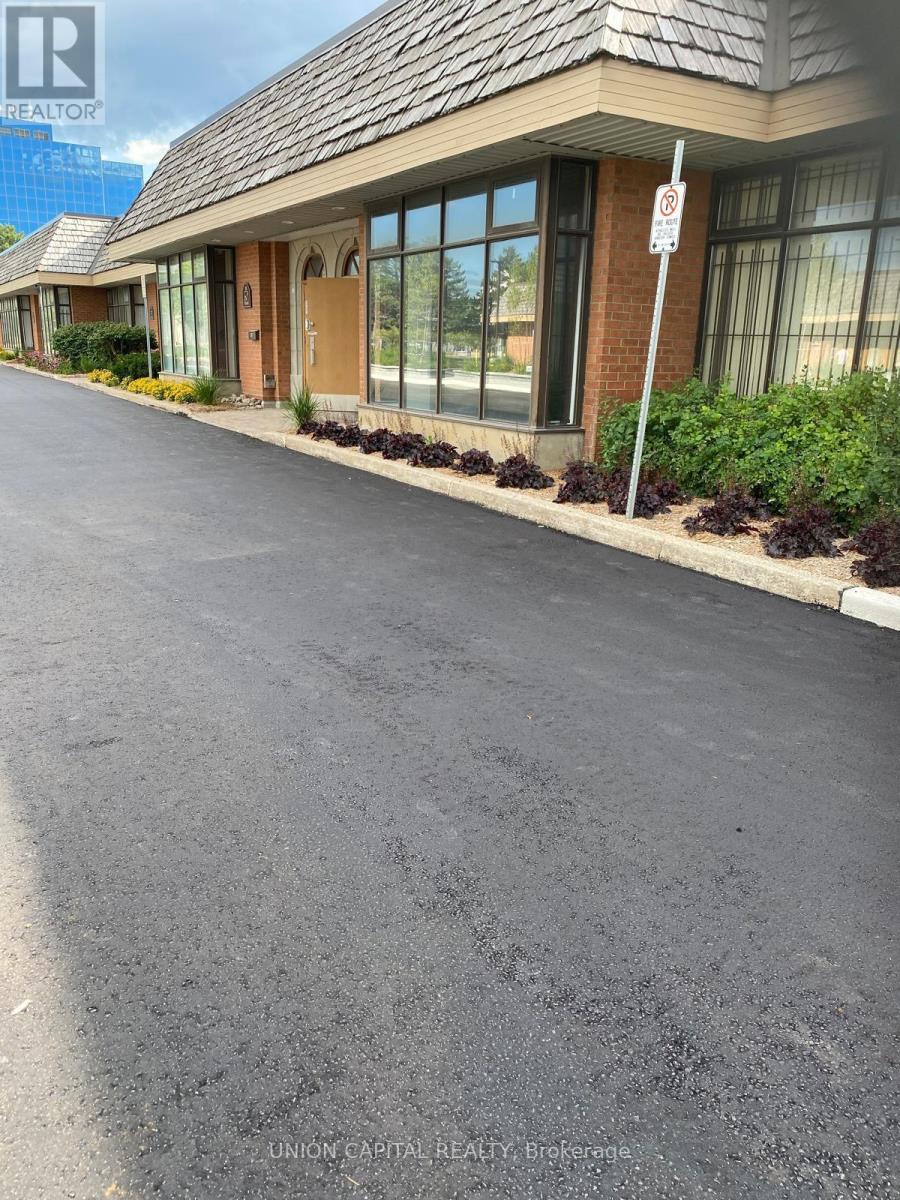 34 - 20 Wertheim Court, Richmond Hill, Ontario  L4B 3A8 - Photo 2 - N12834006