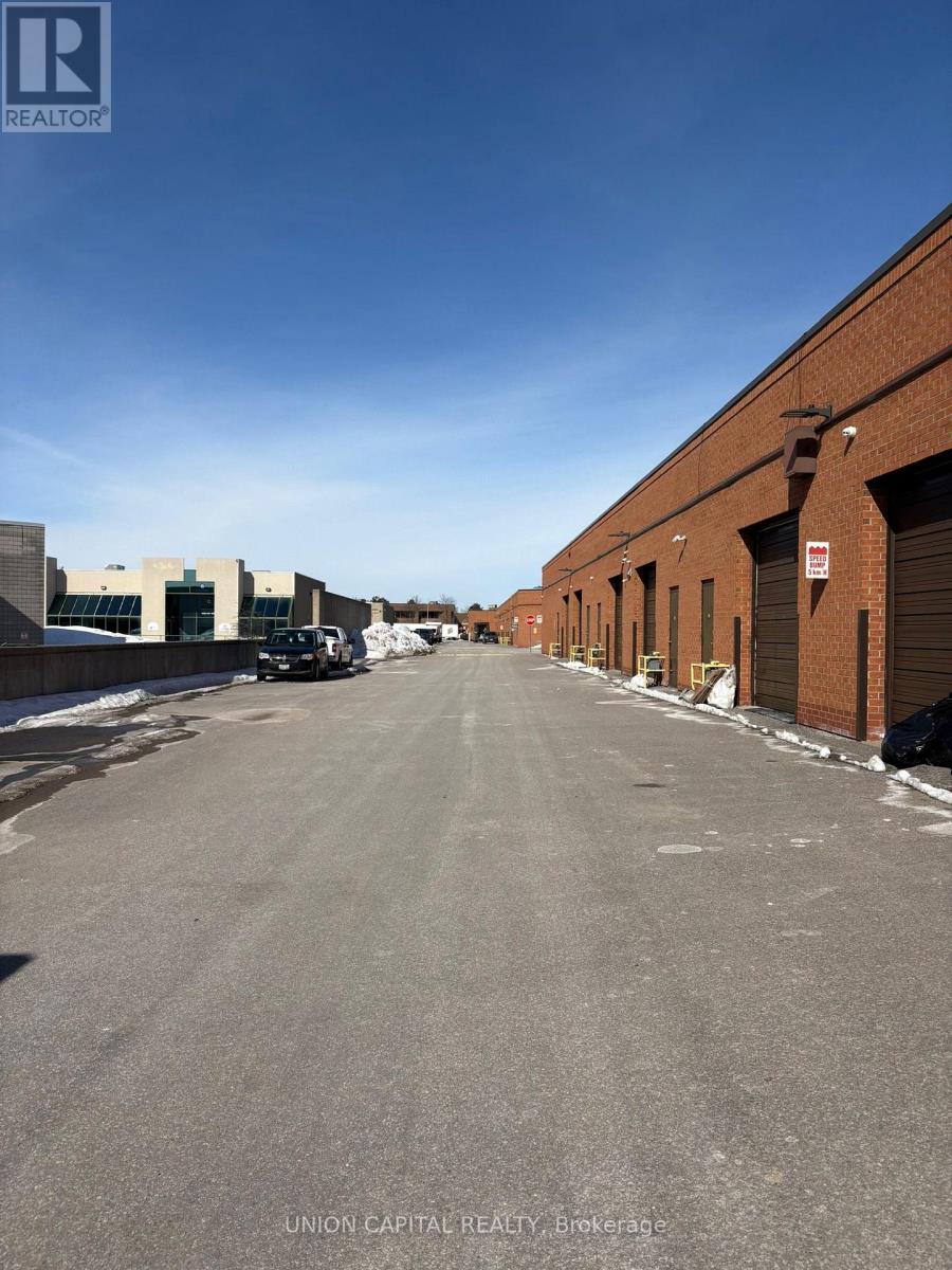 34 - 20 Wertheim Court, Richmond Hill, Ontario  L4B 3A8 - Photo 4 - N12834006