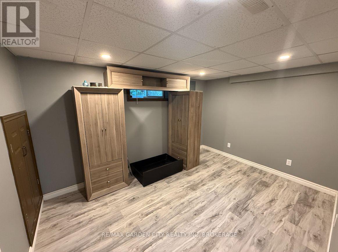 1377 Merrittville Highway, Thorold, Ontario  L3B 4N5 - Photo 9 - X12428292