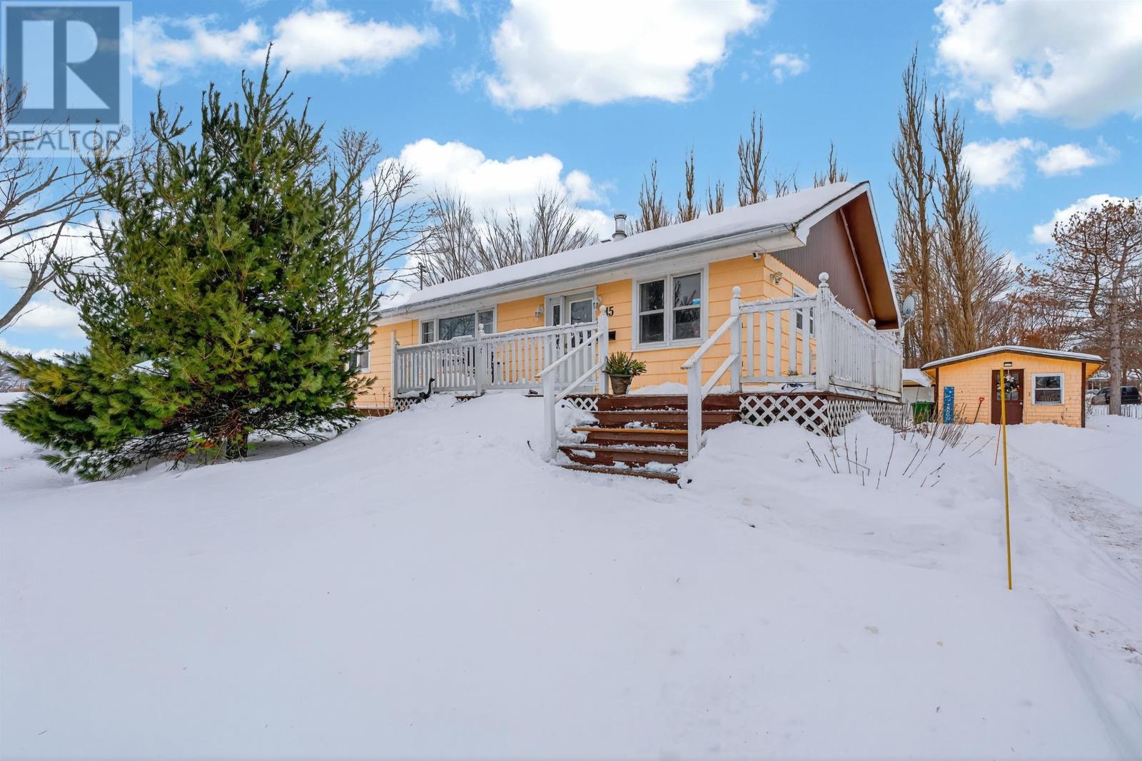 45 Meadowbank Road, Cornwall, Prince Edward Island  C0A 1H0 - Photo 1 - 202603618