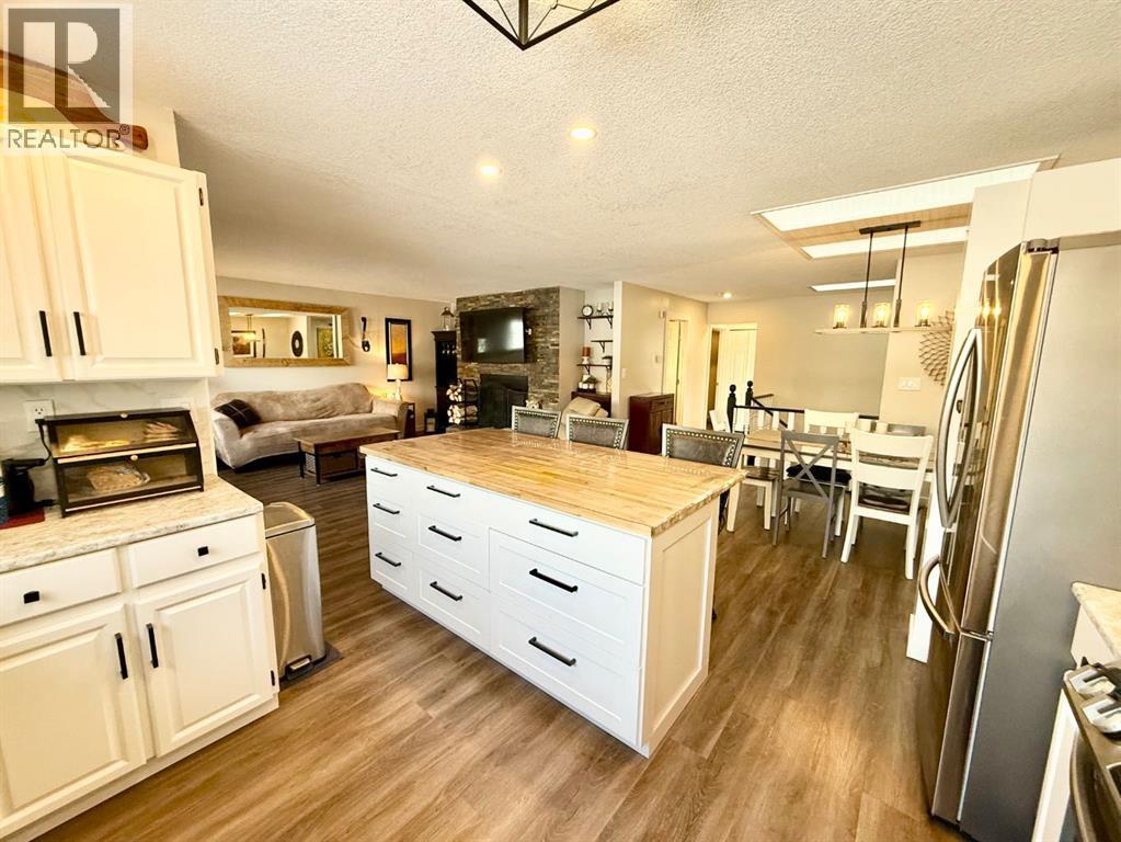 139 Reimer Drive, Hinton, Alberta  T7V 1K1 - Photo 7 - A2253020