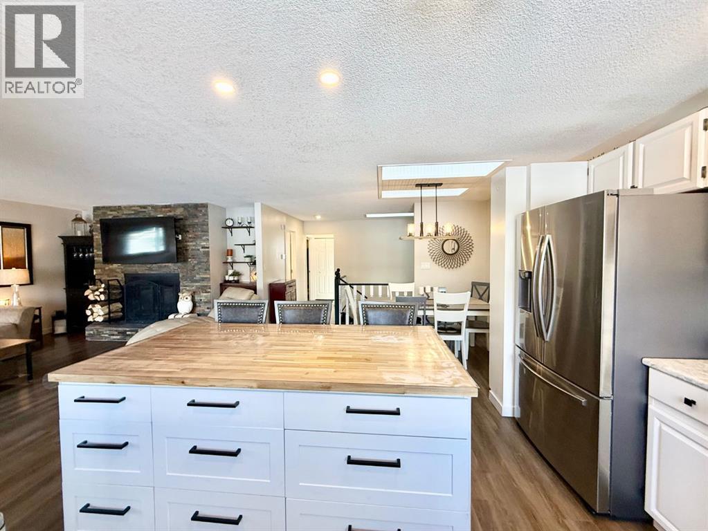 139 Reimer Drive, Hinton, Alberta  T7V 1K1 - Photo 6 - A2253020