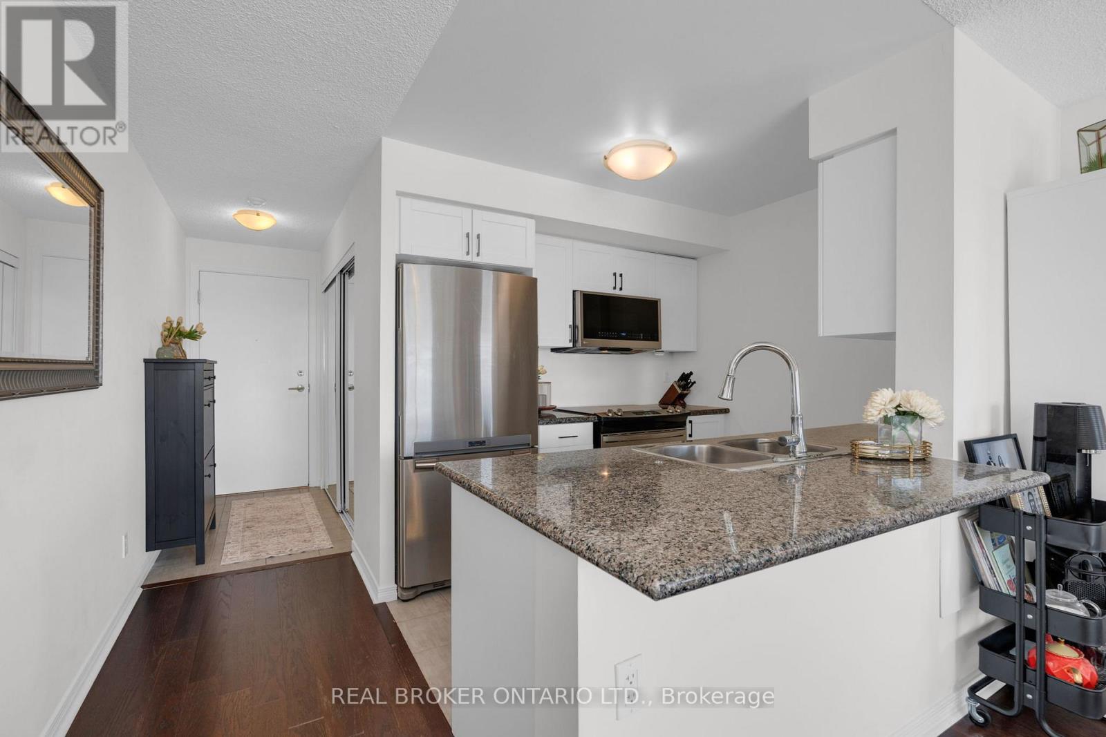 1321 - 60 Heintzman Street, Toronto, Ontario M6P 5A1 - Photo 2 - W12833874