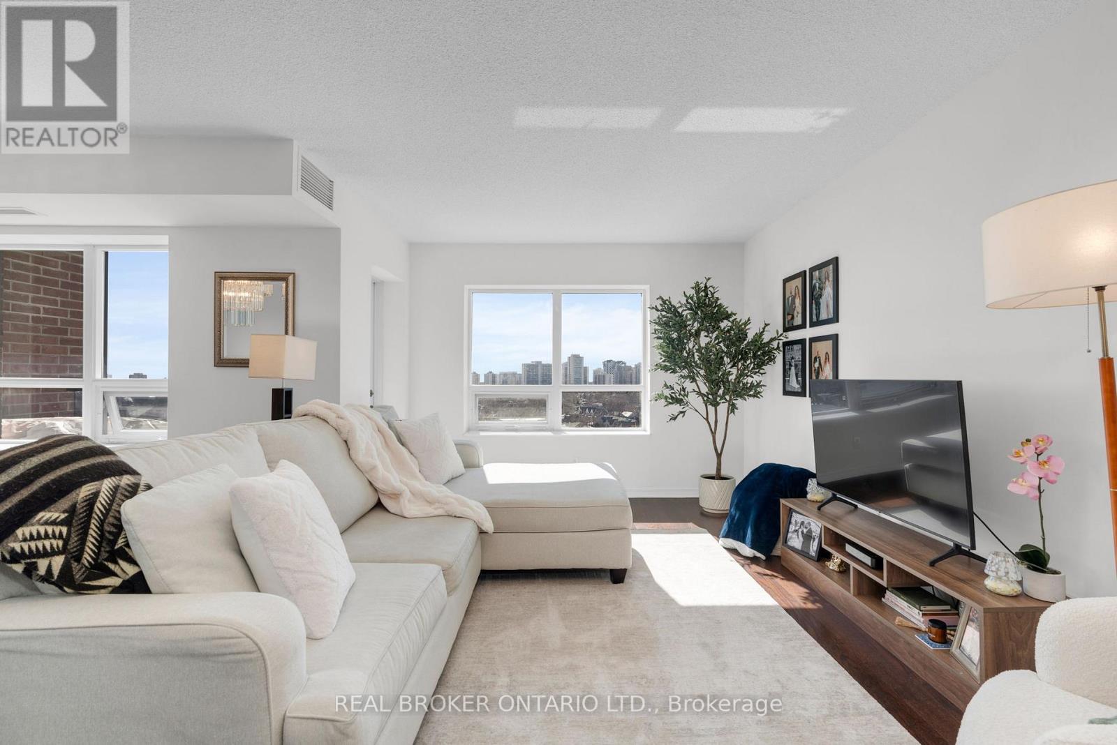 1321 - 60 Heintzman Street, Toronto, Ontario M6P 5A1 - Photo 7 - W12833874