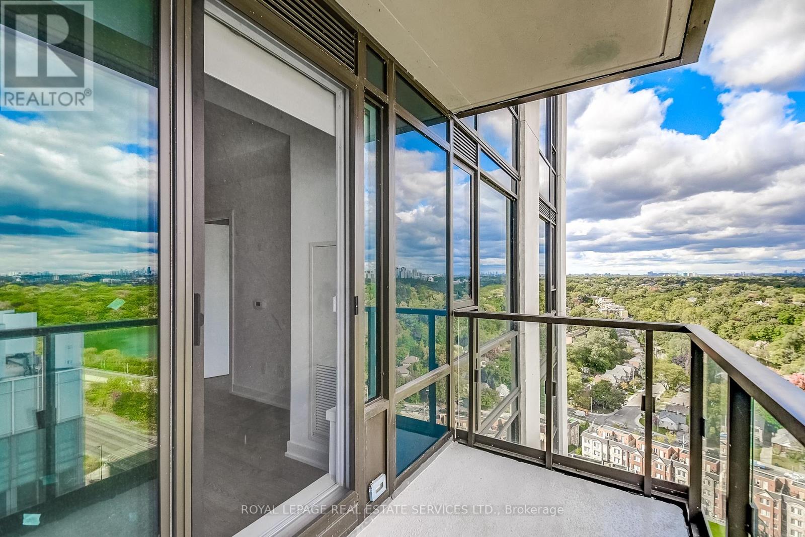 2703 - 1926 Lake Shore Boulevard W, Toronto, Ontario  M6S 1A1 - Photo 14 - W12833892