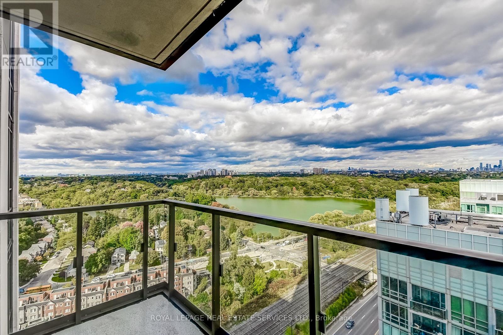 2703 - 1926 Lake Shore Boulevard W, Toronto, Ontario  M6S 1A1 - Photo 15 - W12833892