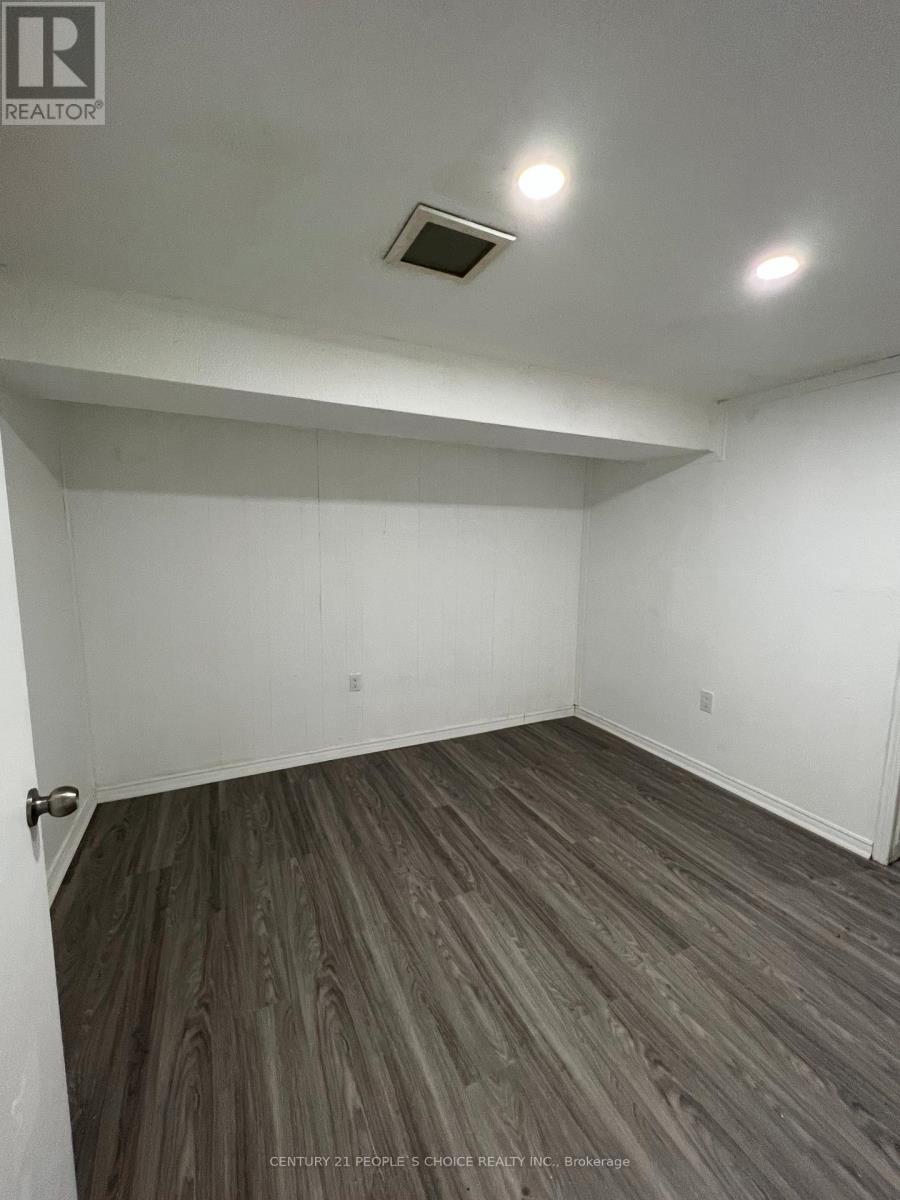 Bsmt - 534 Lana Terrace, Mississauga, Ontario  L5A 3B3 - Photo 10 - W12833908