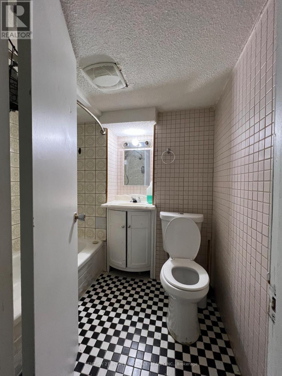 Bsmt - 534 Lana Terrace, Mississauga, Ontario  L5A 3B3 - Photo 13 - W12833908