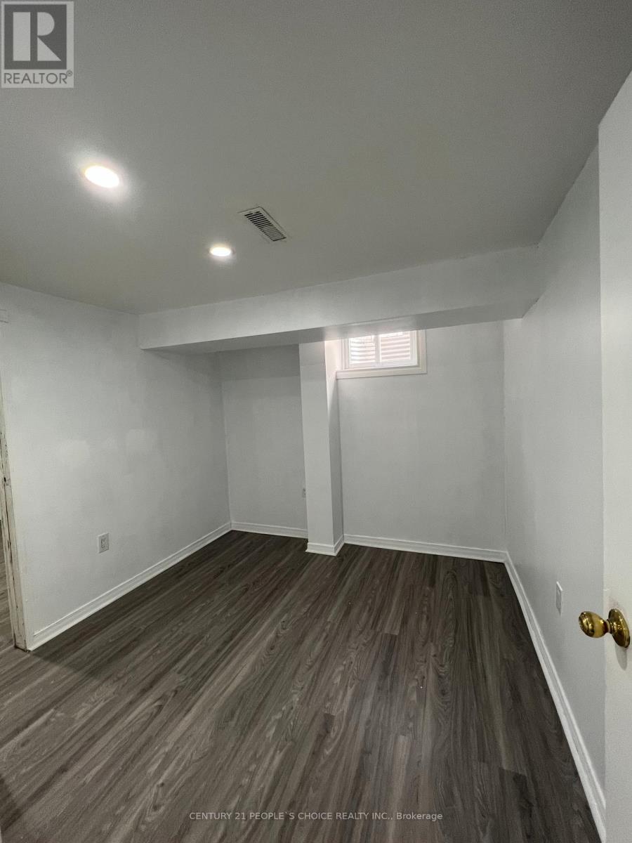 Bsmt - 534 Lana Terrace, Mississauga, Ontario  L5A 3B3 - Photo 9 - W12833908