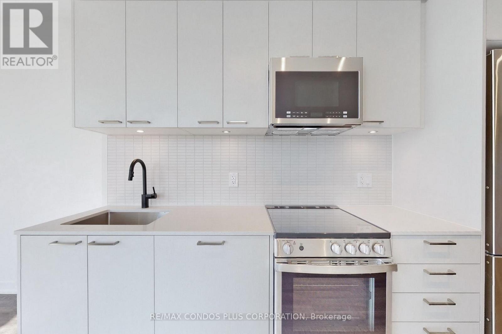 706 - 1808 St Clair Avenue W, Toronto, Ontario  M6N 0C1 - Photo 13 - W12833910