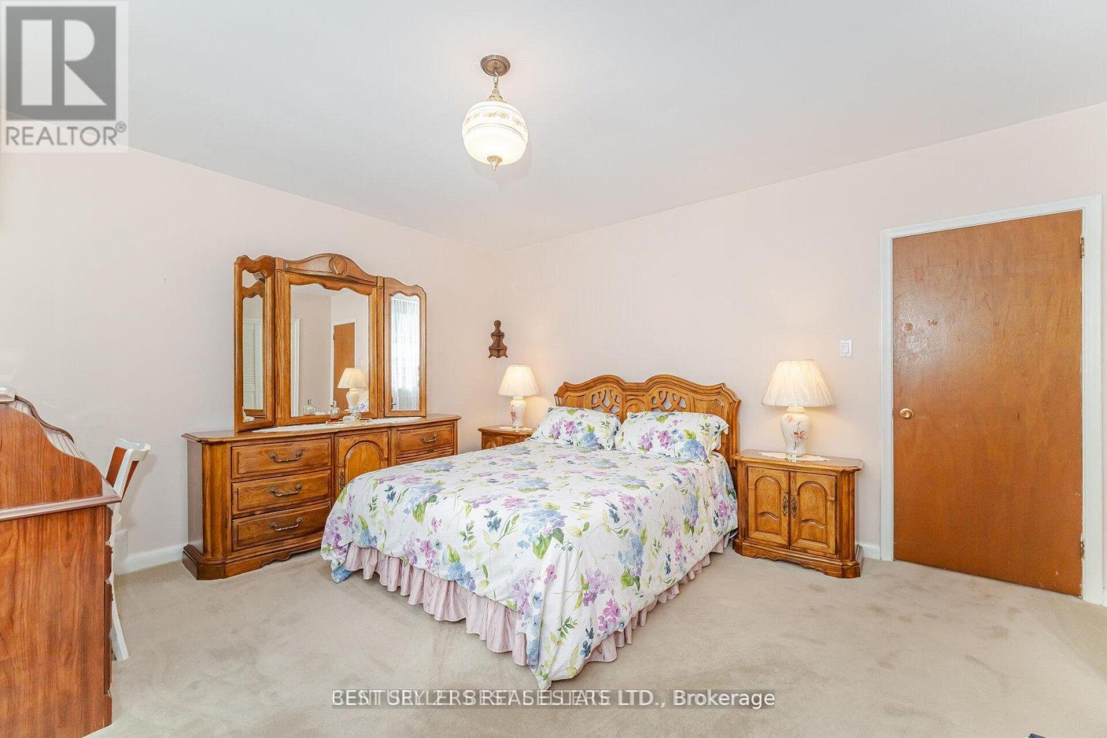 47 Wenderly Drive, Toronto, Ontario  M6B 2P1 - Photo 11 - W12833990