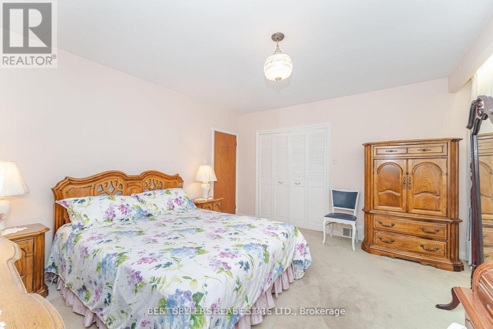 47 Wenderly Drive, Toronto, Ontario  M6B 2P1 - Photo 12 - W12833990