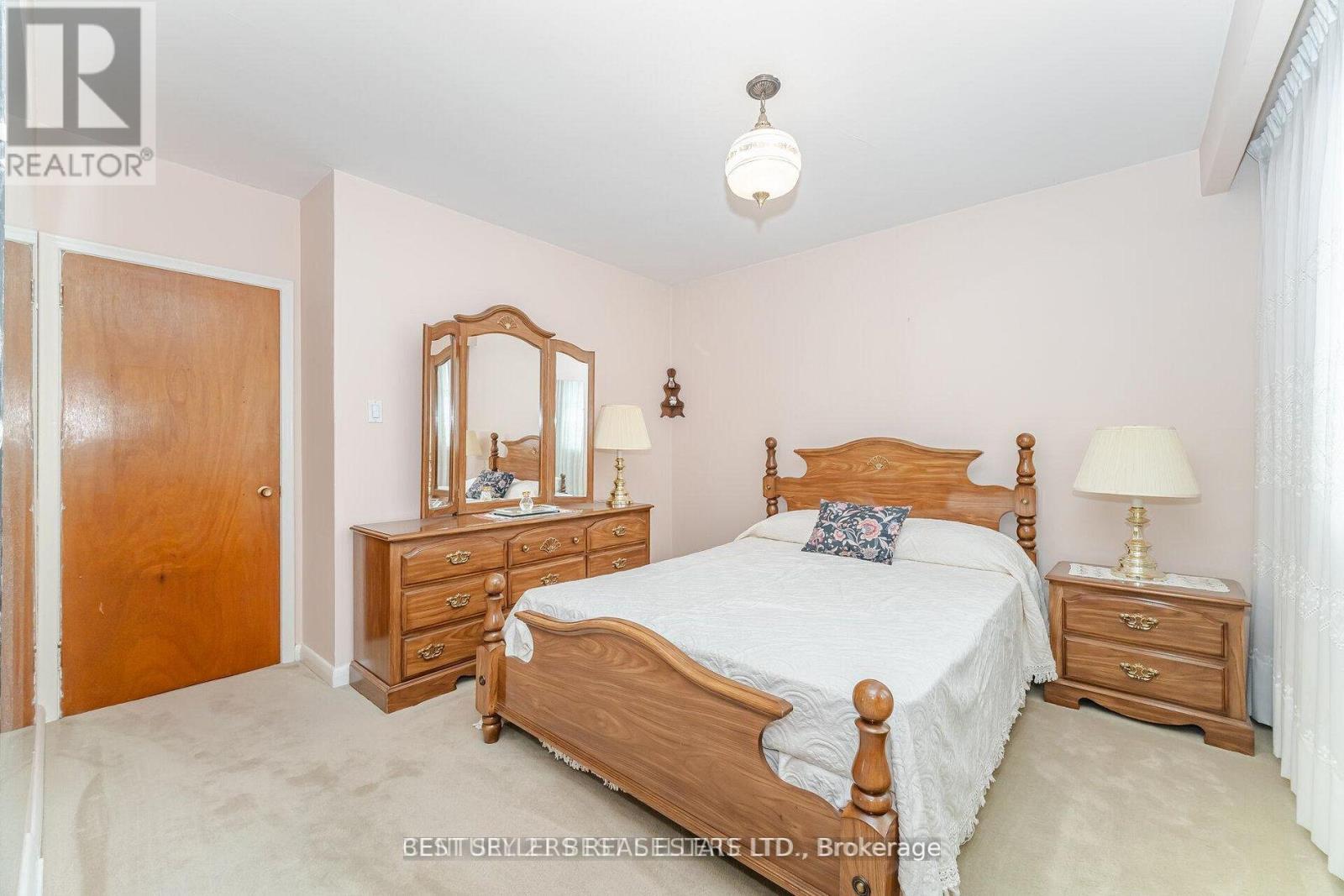 47 Wenderly Drive, Toronto, Ontario  M6B 2P1 - Photo 13 - W12833990