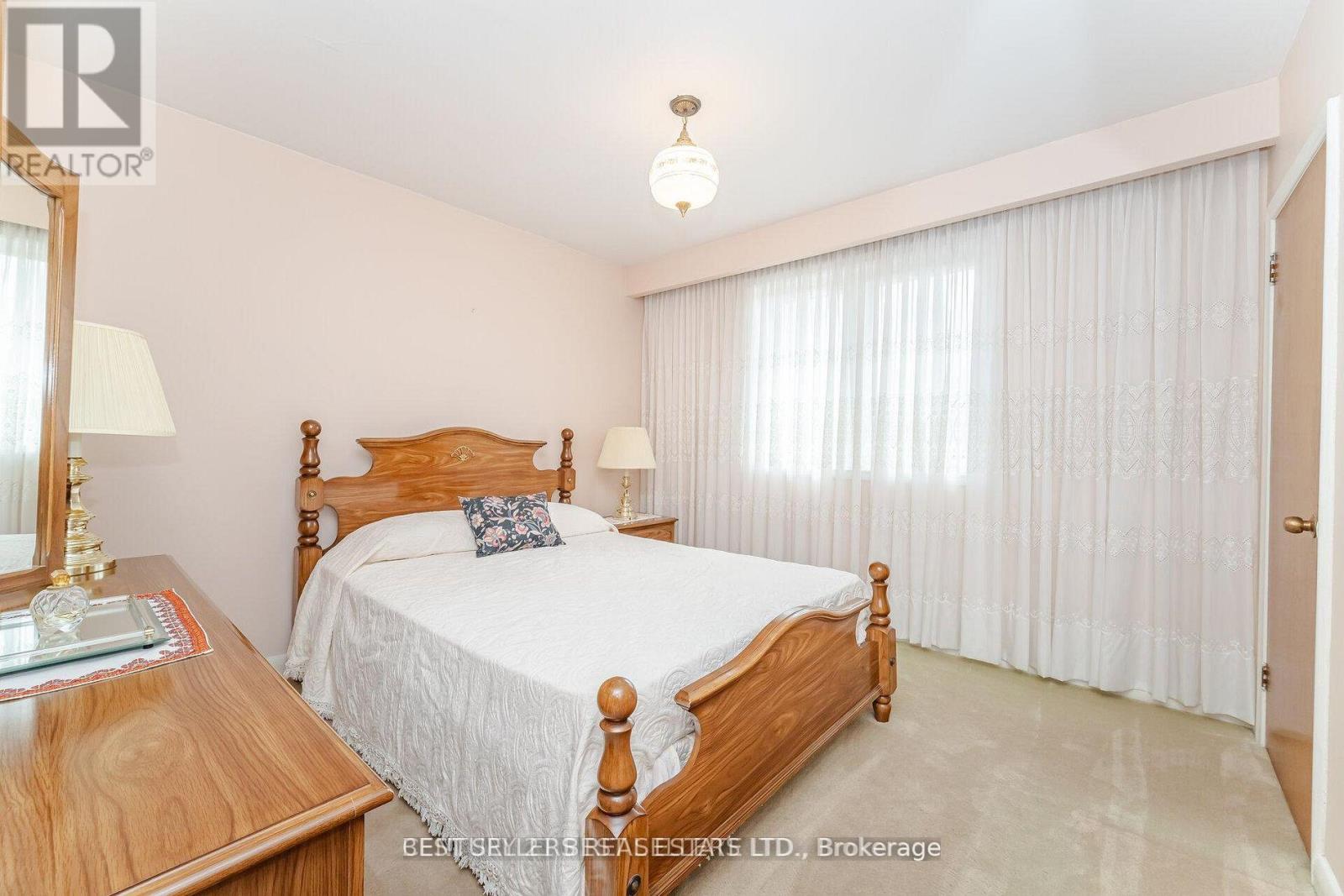47 Wenderly Drive, Toronto, Ontario  M6B 2P1 - Photo 14 - W12833990