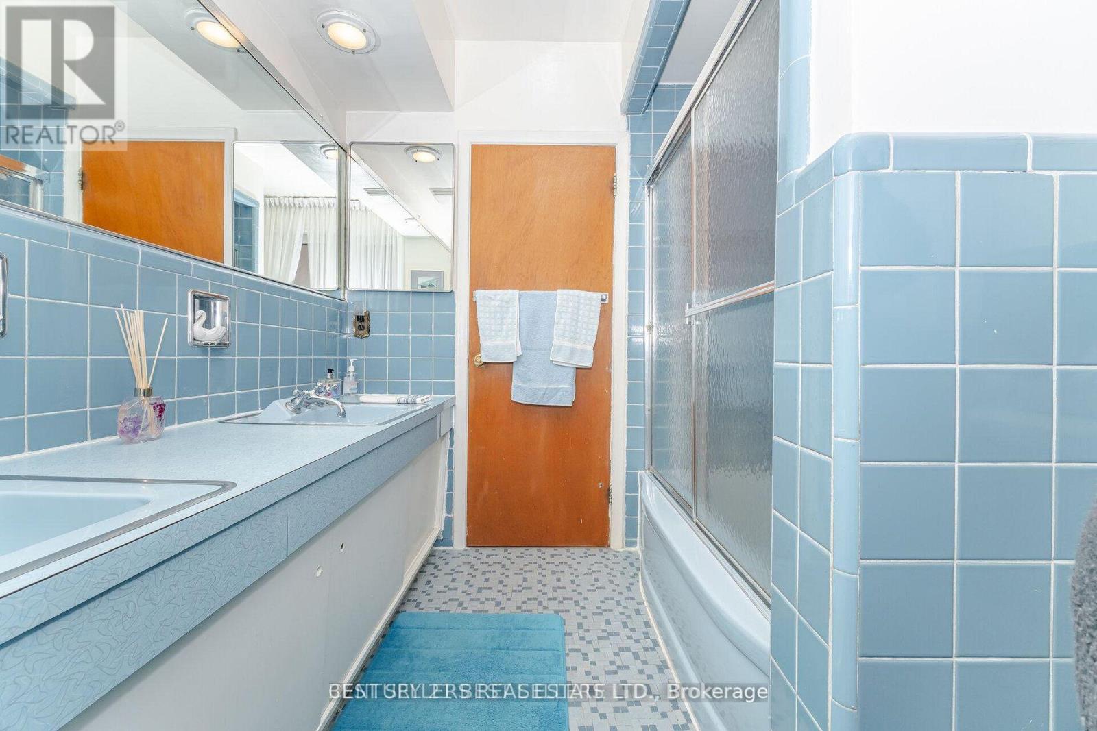 47 Wenderly Drive, Toronto, Ontario  M6B 2P1 - Photo 18 - W12833990