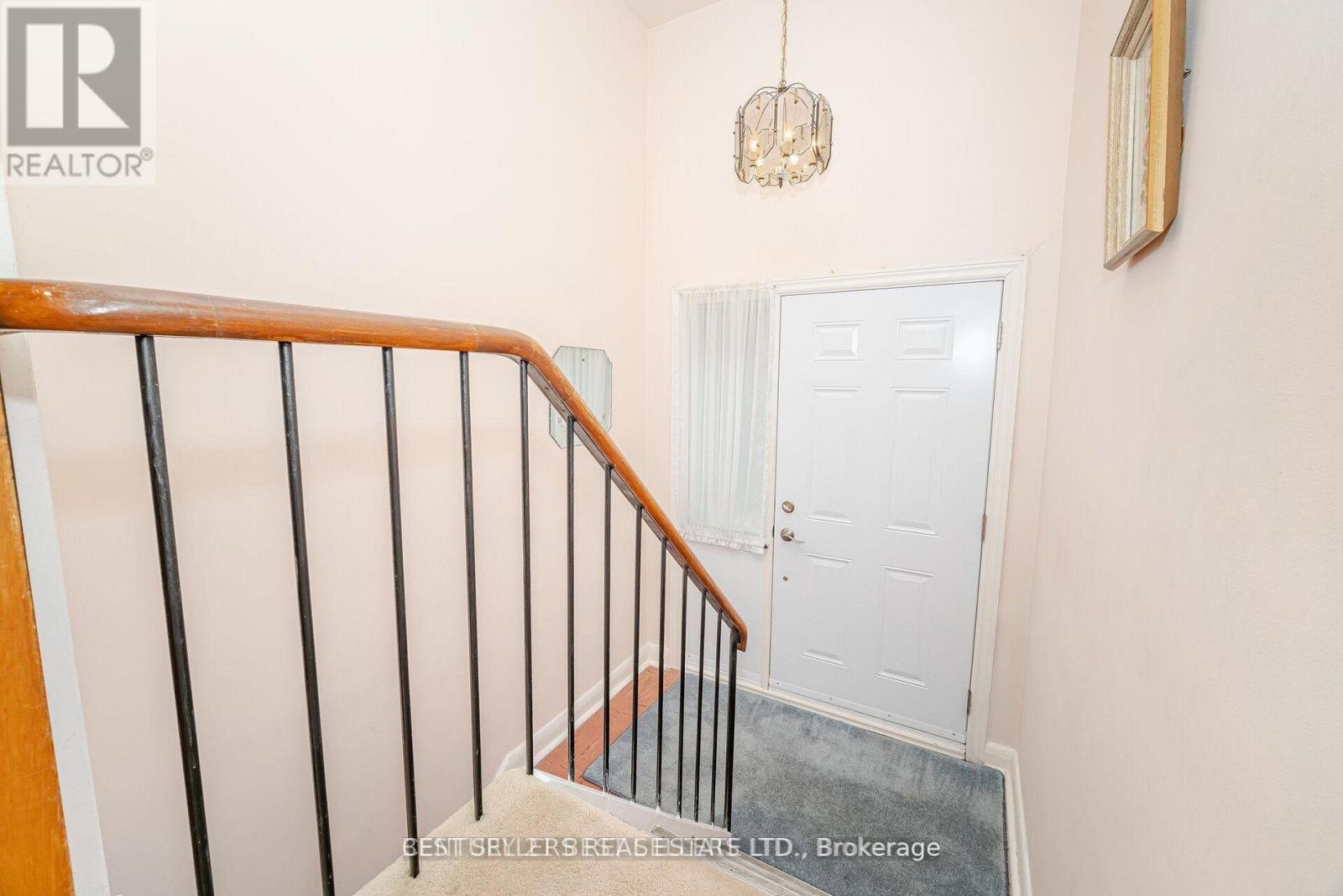 47 Wenderly Drive, Toronto, Ontario  M6B 2P1 - Photo 19 - W12833990