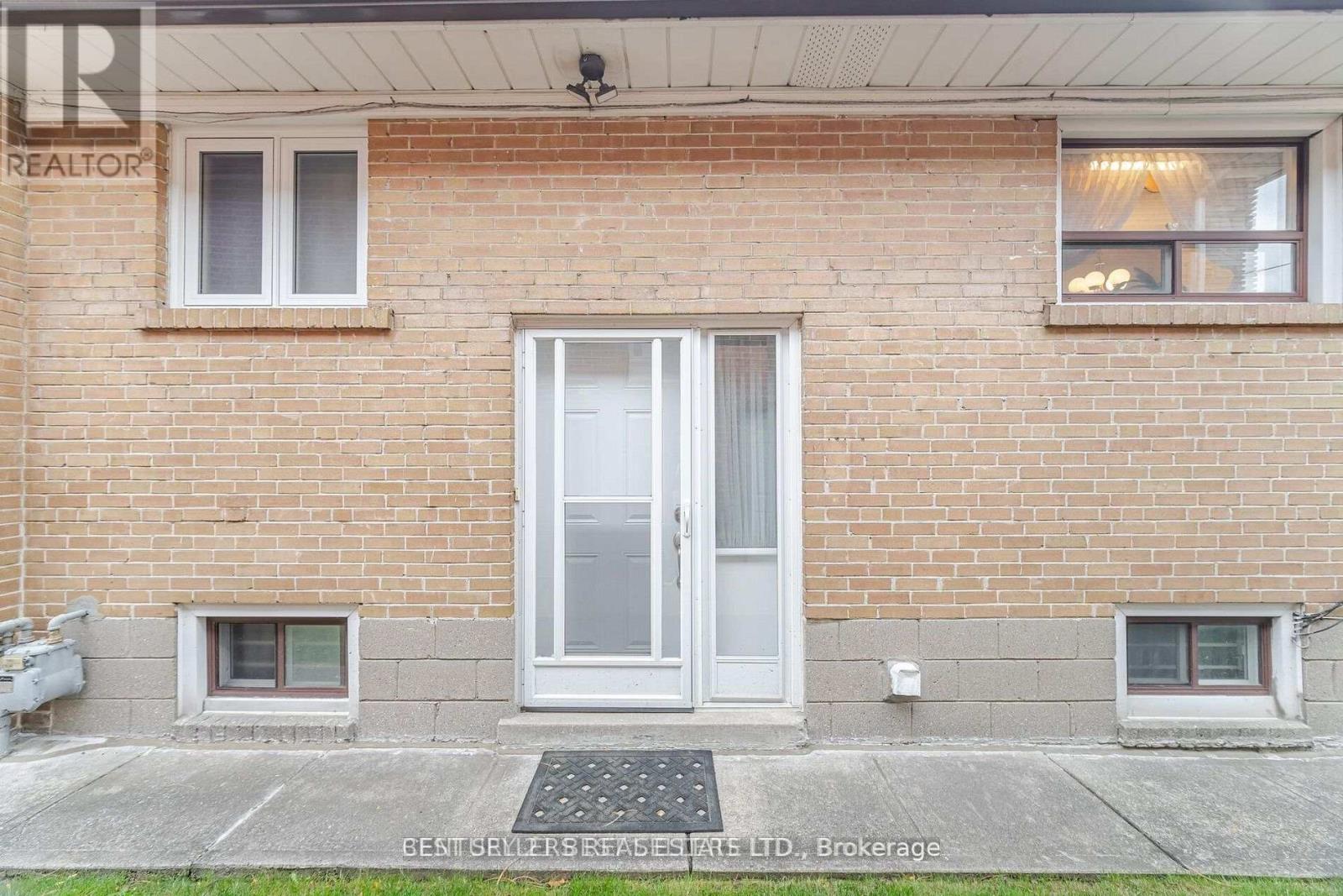 47 Wenderly Drive, Toronto, Ontario  M6B 2P1 - Photo 20 - W12833990