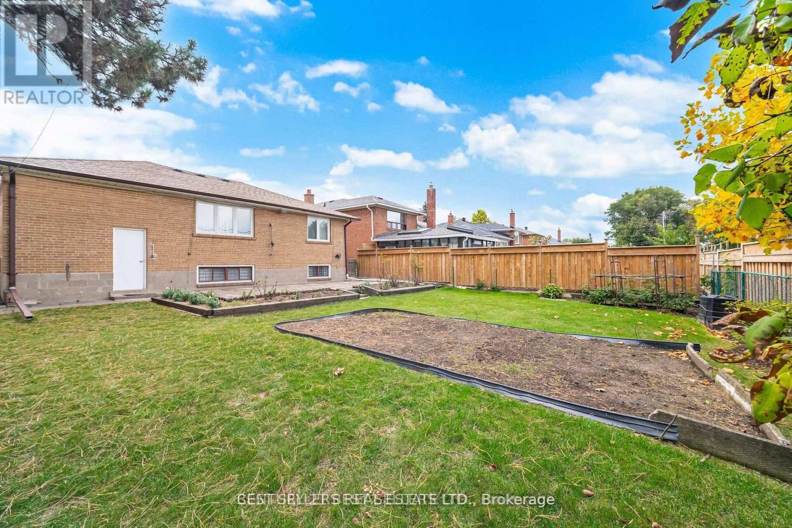 47 Wenderly Drive, Toronto, Ontario  M6B 2P1 - Photo 35 - W12833990