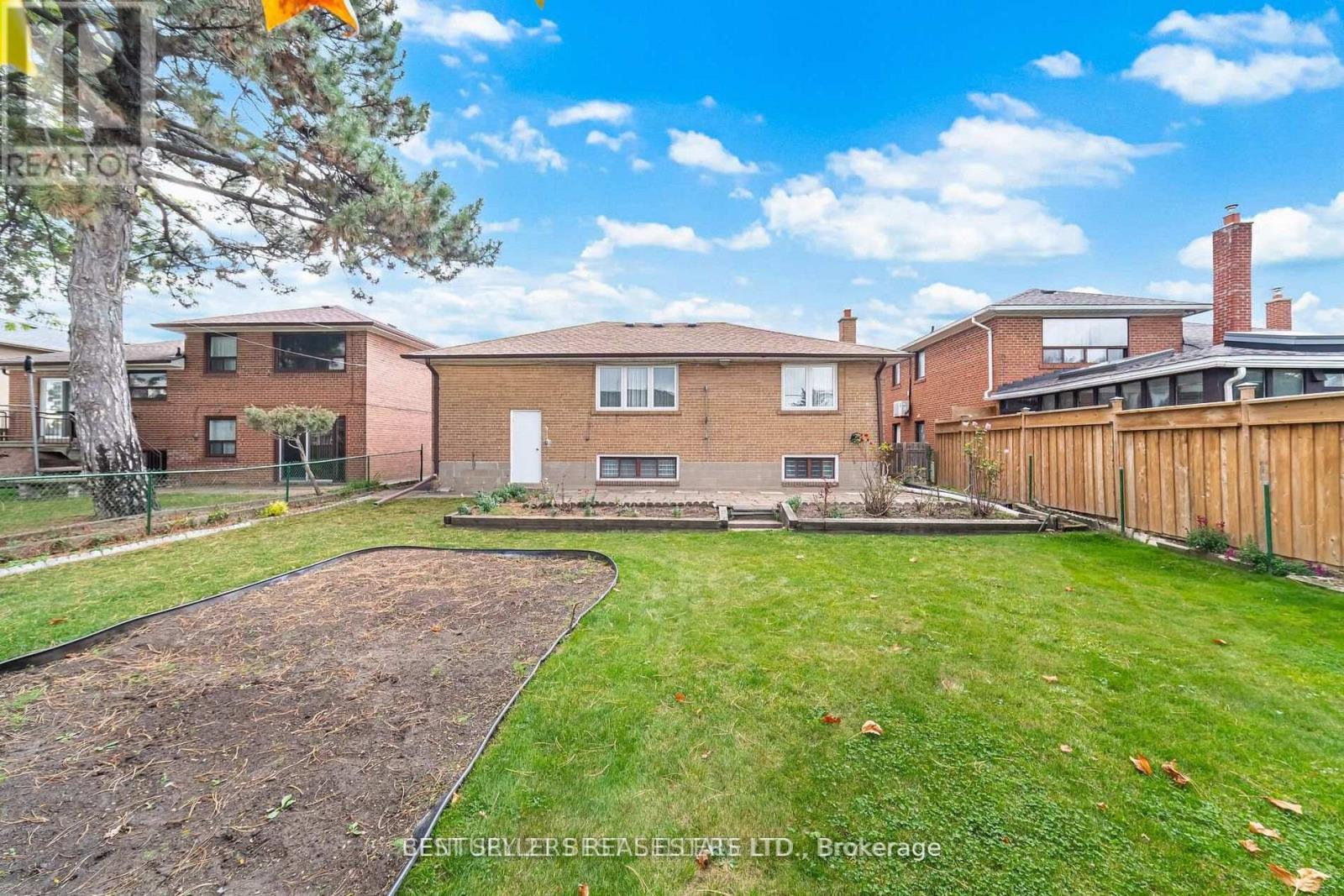 47 Wenderly Drive, Toronto, Ontario  M6B 2P1 - Photo 36 - W12833990