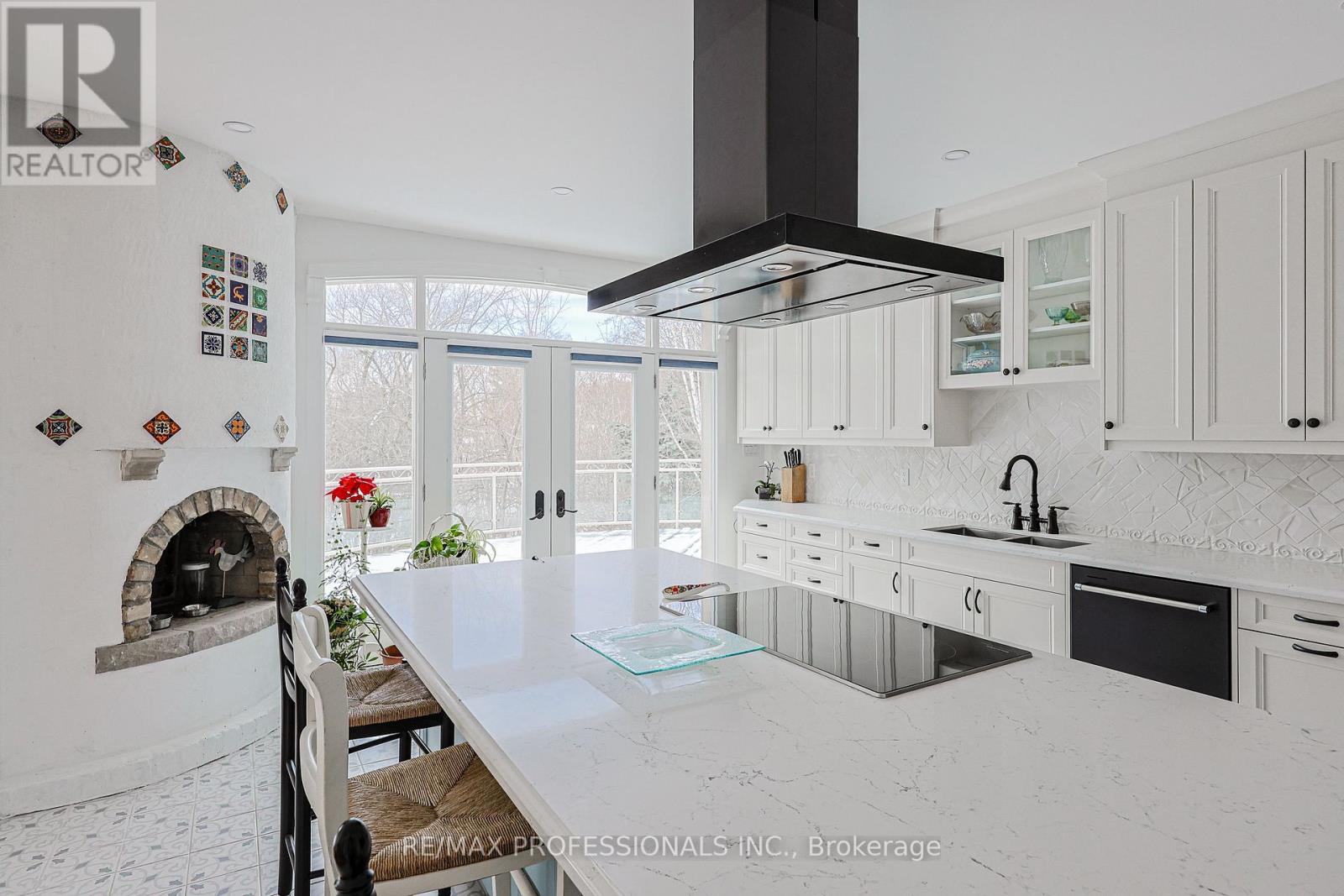 84 Neilson Drive, Toronto, Ontario  M9C 1V7 - Photo 10 - W12834074