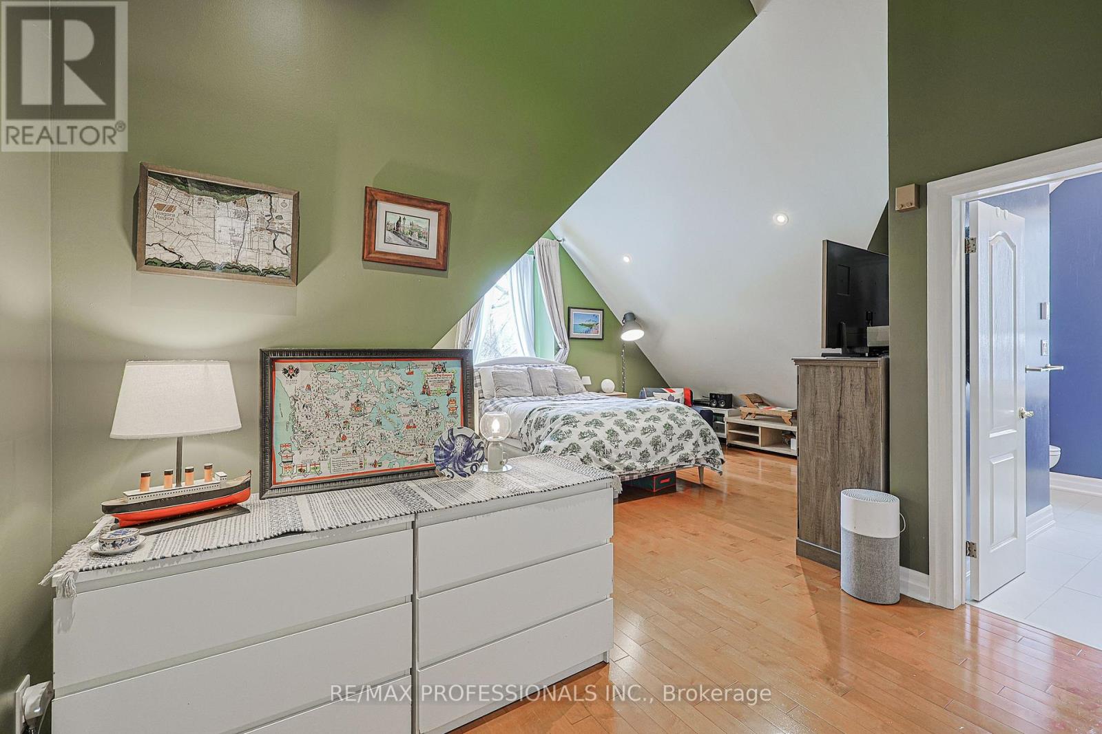 84 Neilson Drive, Toronto, Ontario  M9C 1V7 - Photo 29 - W12834074