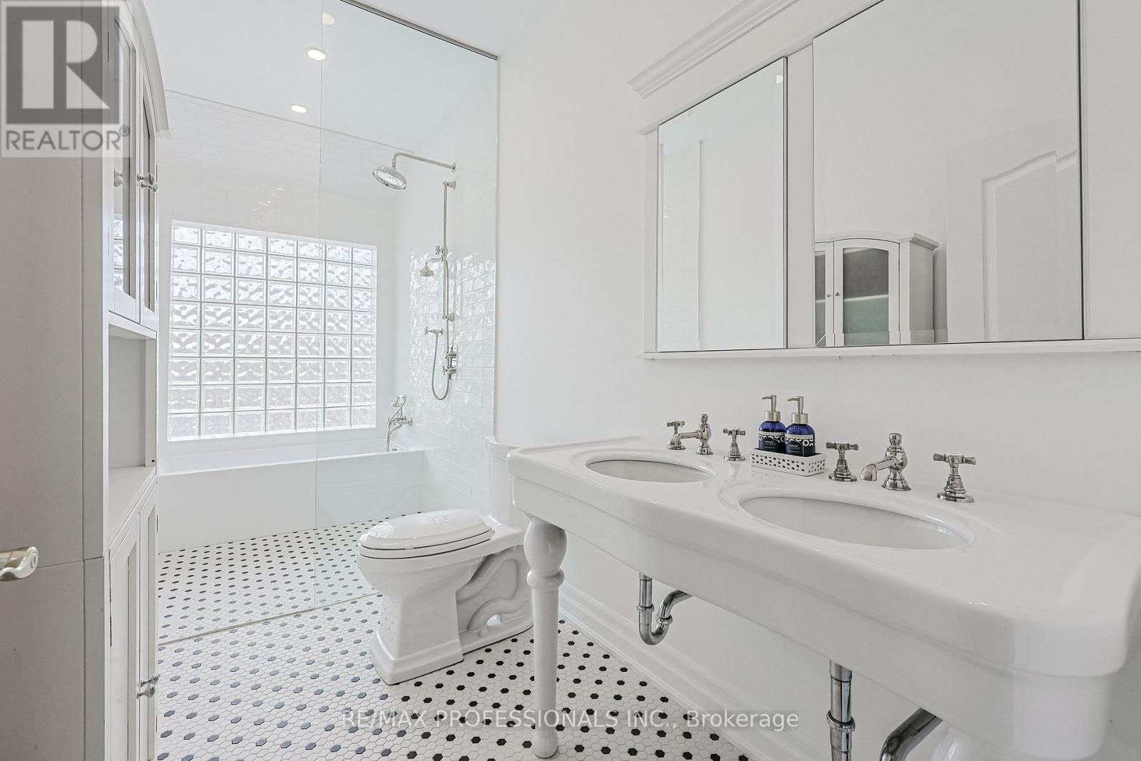 84 Neilson Drive, Toronto, Ontario  M9C 1V7 - Photo 35 - W12834074