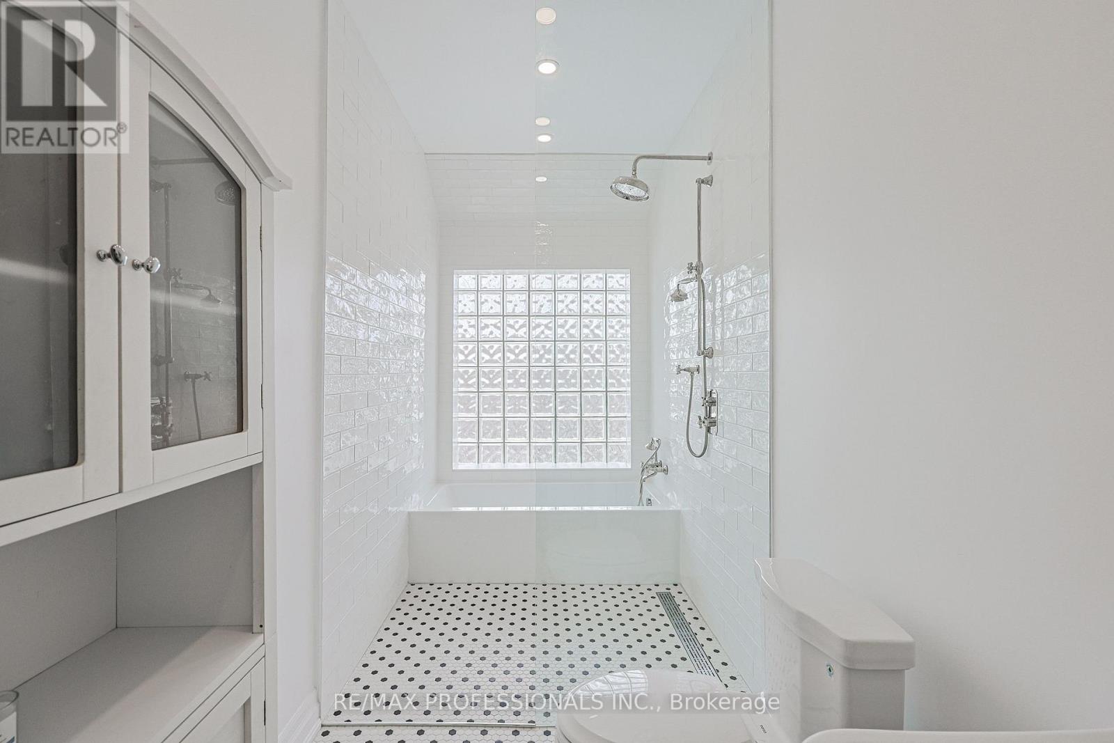 84 Neilson Drive, Toronto, Ontario  M9C 1V7 - Photo 36 - W12834074