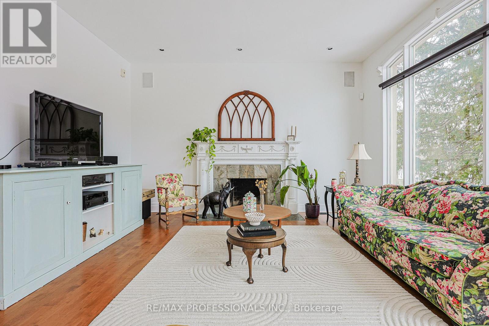 84 Neilson Drive, Toronto, Ontario  M9C 1V7 - Photo 7 - W12834074