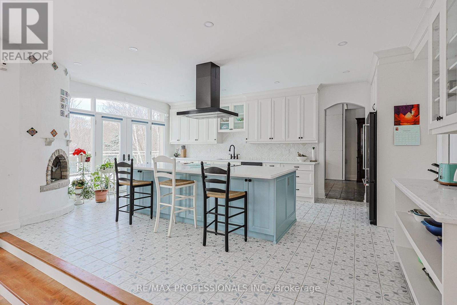 84 Neilson Drive, Toronto, Ontario  M9C 1V7 - Photo 9 - W12834074