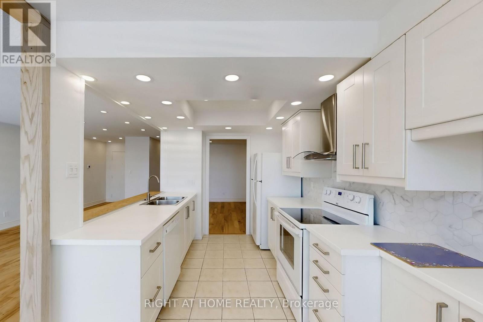 2009 - 40 Richview Road, Toronto, Ontario  M9A 5C1 - Photo 14 - W12834082