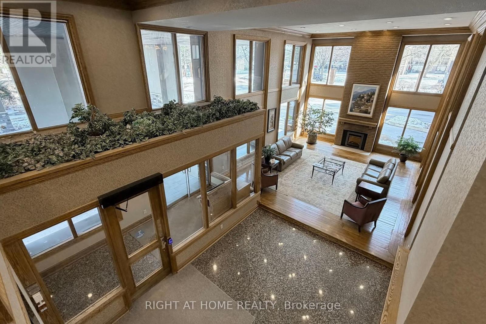 2009 - 40 Richview Road, Toronto, Ontario  M9A 5C1 - Photo 3 - W12834082