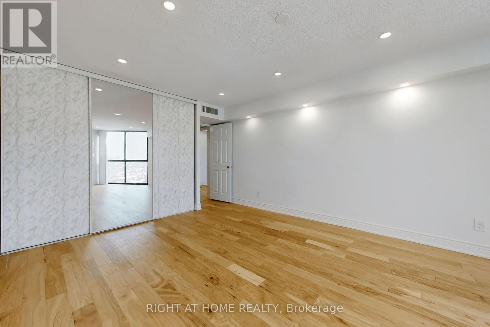 2009 - 40 Richview Road, Toronto, Ontario  M9A 5C1 - Photo 32 - W12834082