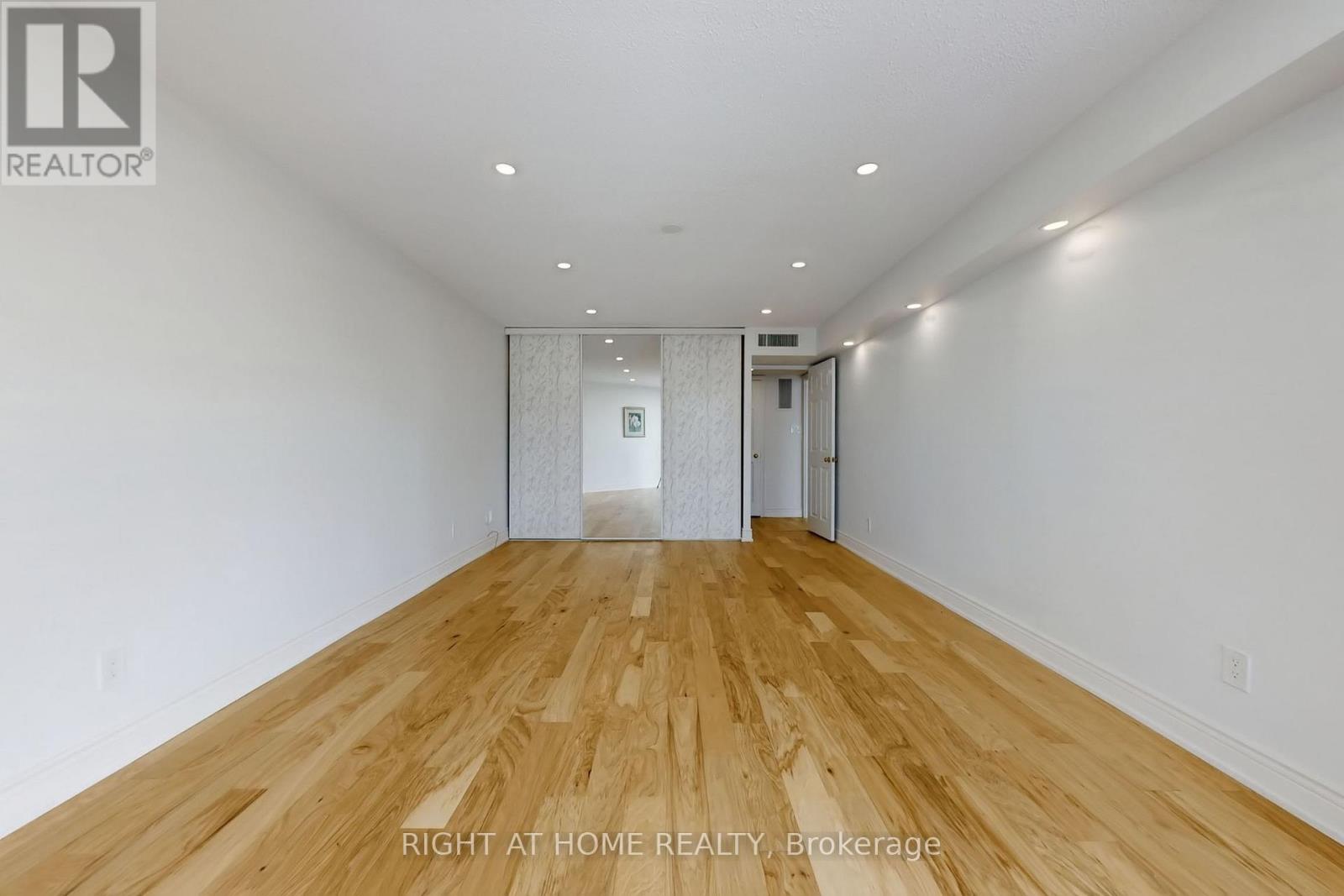 2009 - 40 Richview Road, Toronto, Ontario  M9A 5C1 - Photo 33 - W12834082