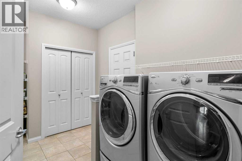 223 Sunset Square, Cochrane, Alberta  T4C 0H3 - Photo 21 - A2285084