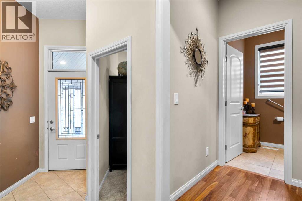 223 Sunset Square, Cochrane, Alberta  T4C 0H3 - Photo 9 - A2285084