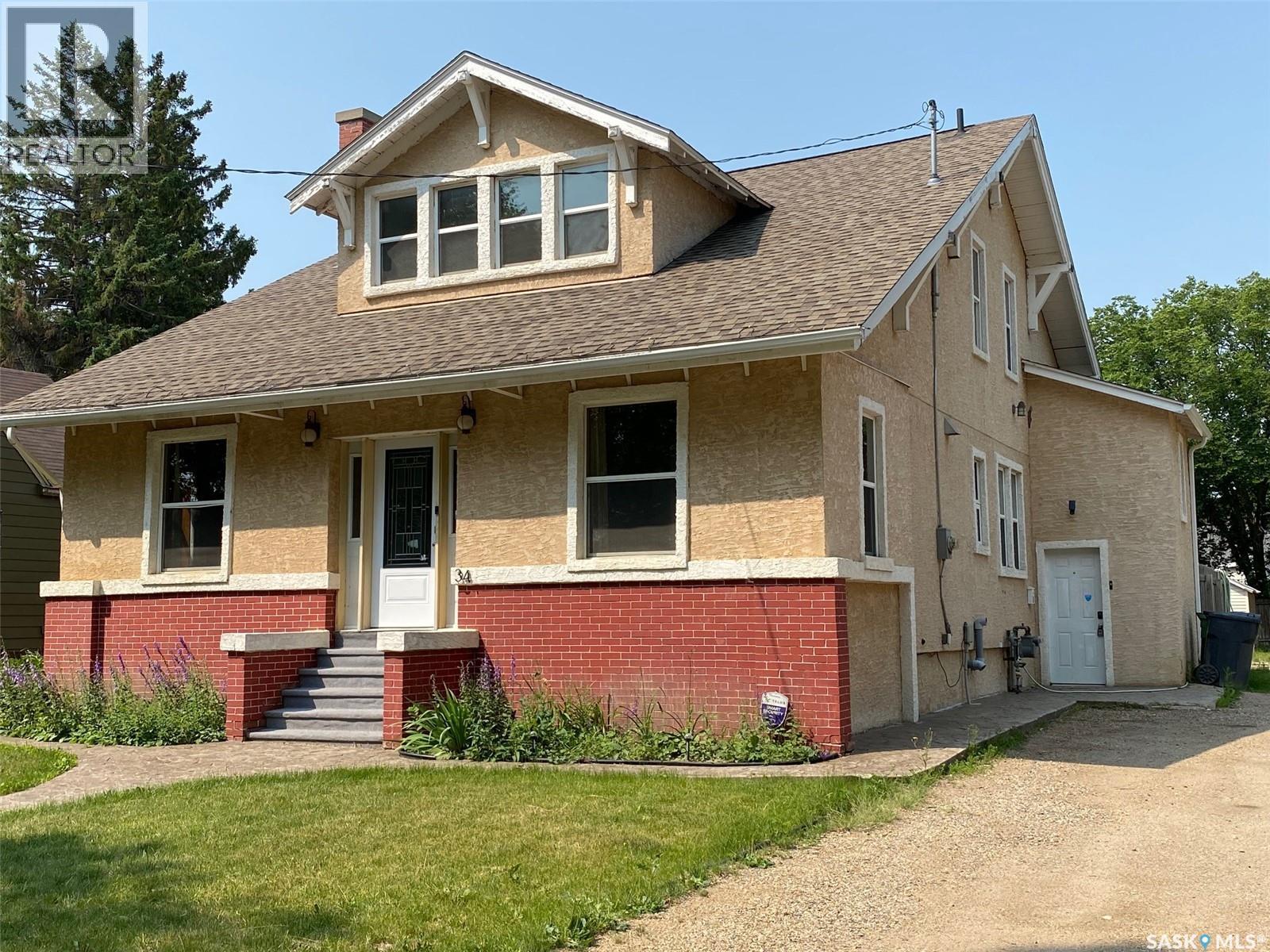 34 Laurier Avenue, Yorkton, Saskatchewan  S3N 1T7 - Photo 2 - SK029467