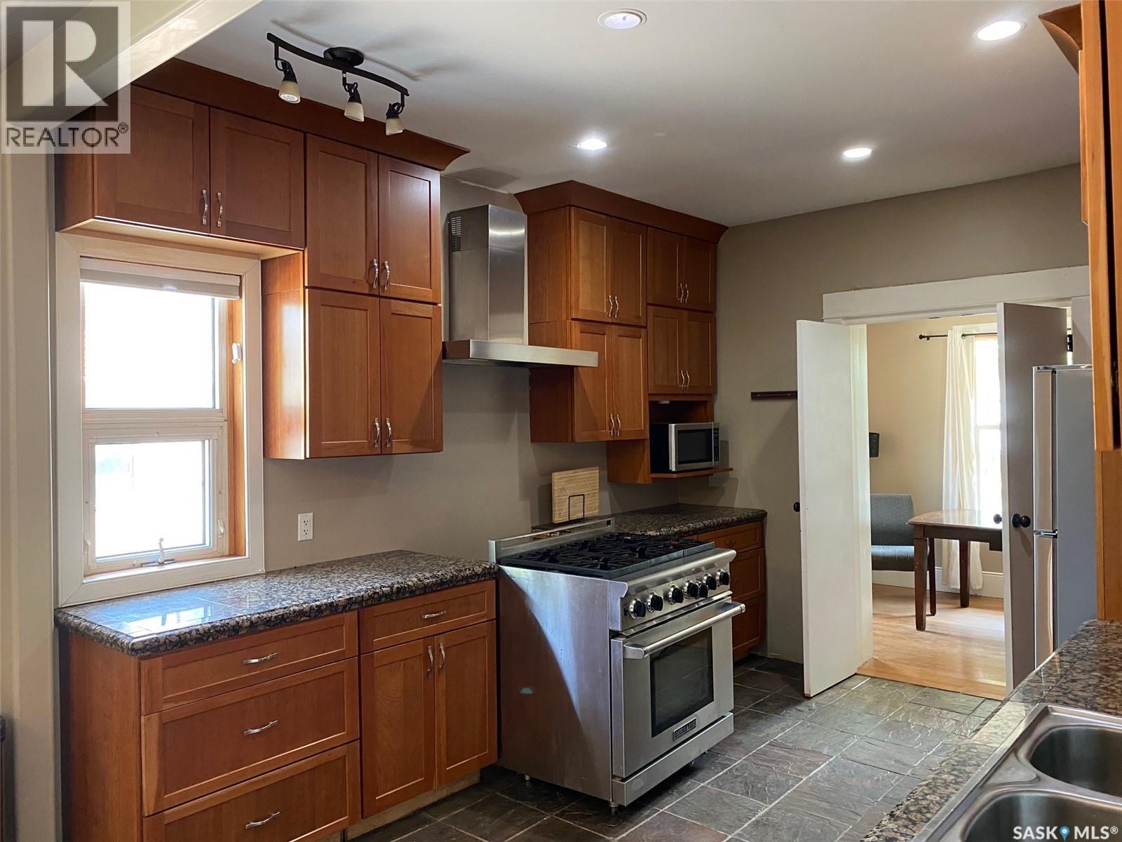 34 Laurier Avenue, Yorkton, Saskatchewan  S3N 1T7 - Photo 3 - SK029467