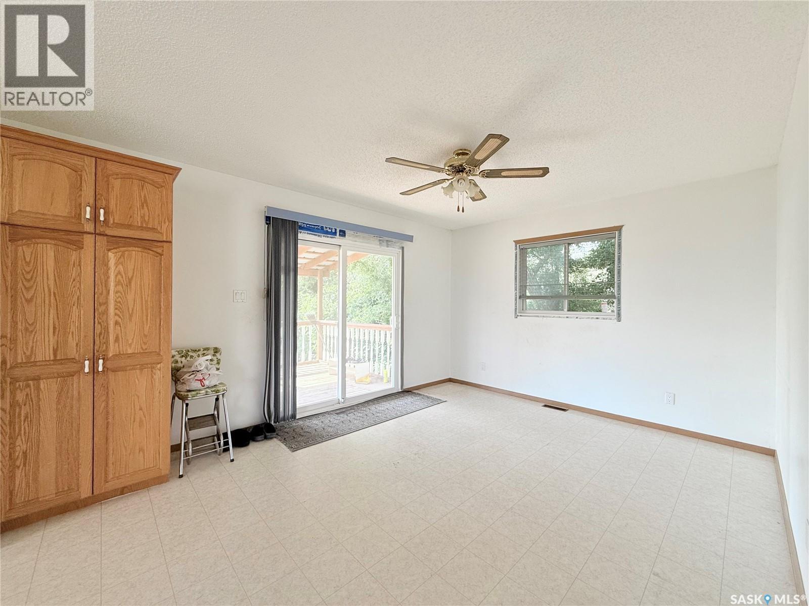 100 1st Avenue N, Lucky Lake, Saskatchewan  S0L 1Z0 - Photo 10 - SK029420