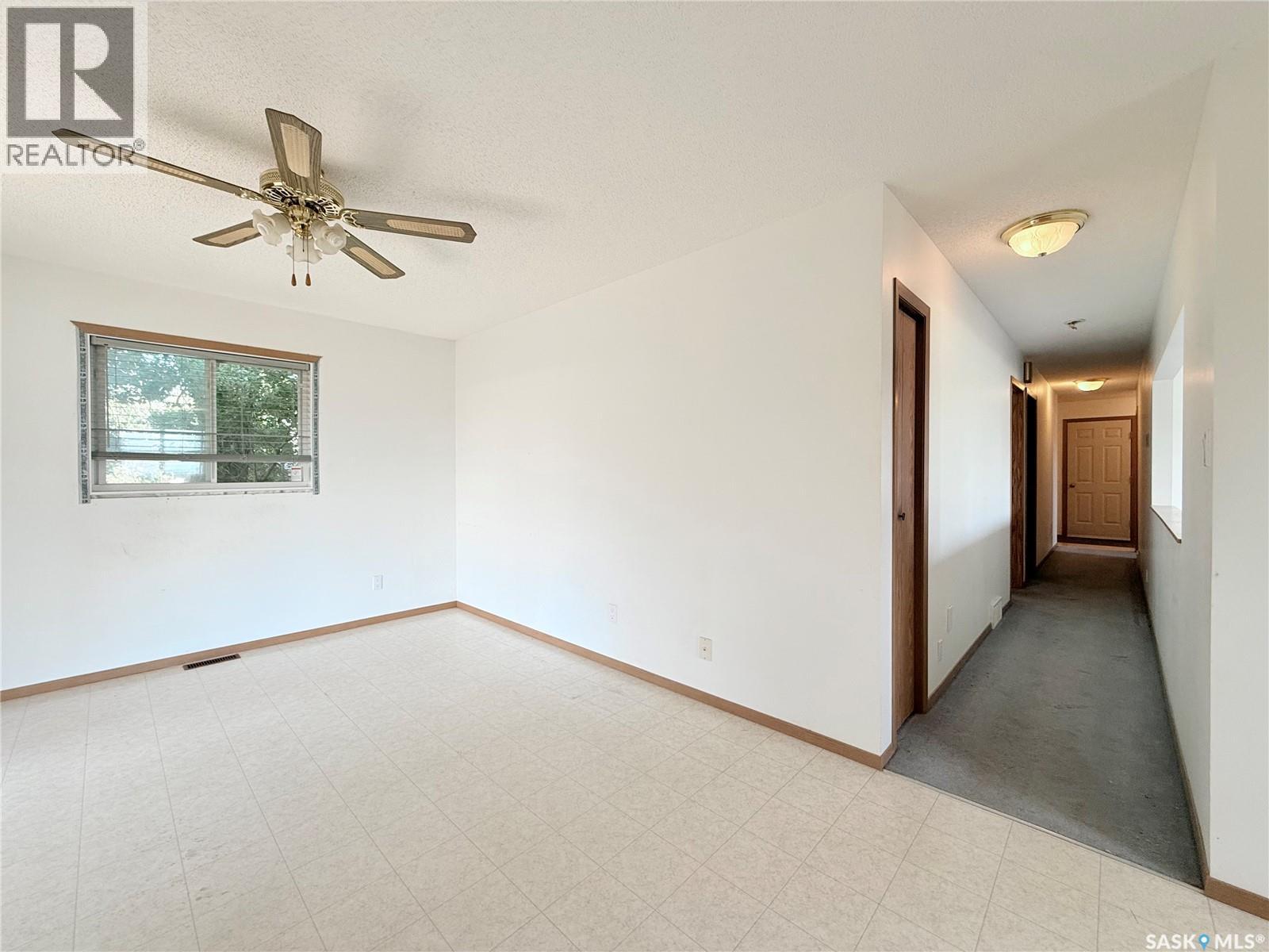 100 1st Avenue N, Lucky Lake, Saskatchewan  S0L 1Z0 - Photo 13 - SK029420