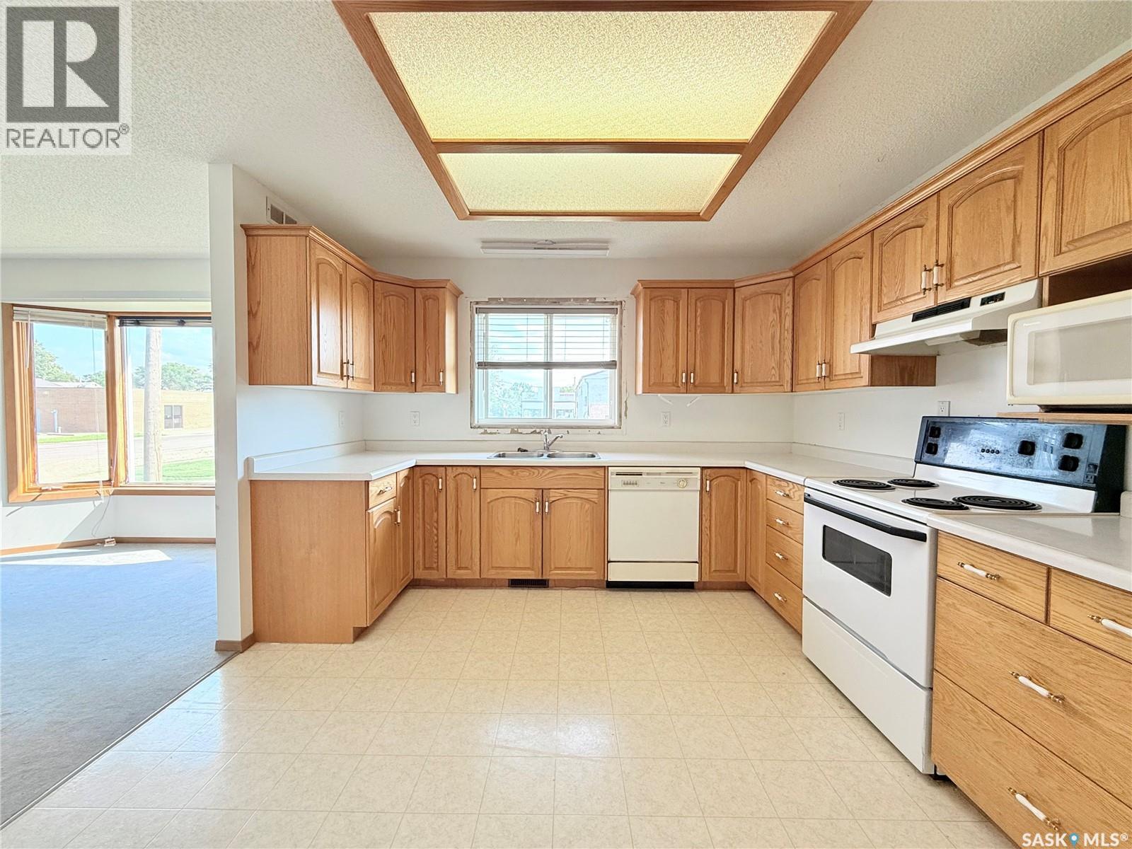 100 1st Avenue N, Lucky Lake, Saskatchewan  S0L 1Z0 - Photo 15 - SK029420