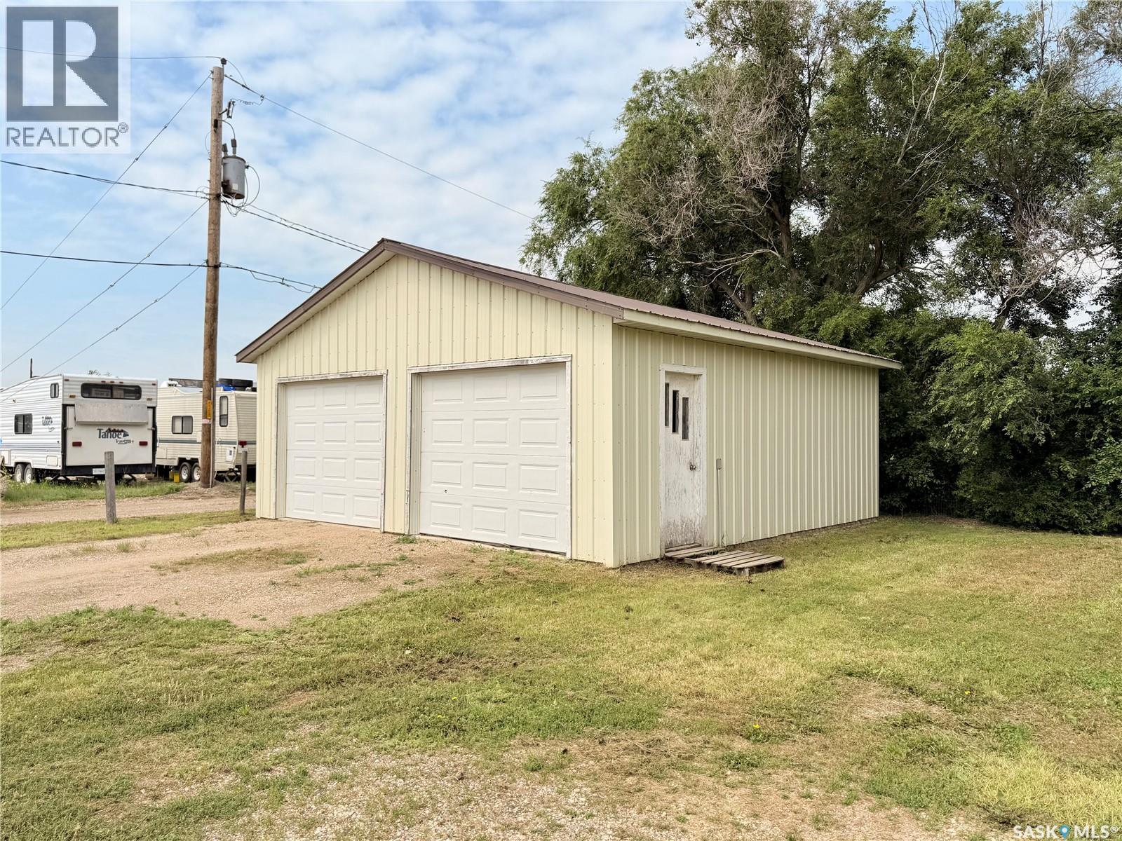 100 1st Avenue N, Lucky Lake, Saskatchewan  S0L 1Z0 - Photo 6 - SK029420