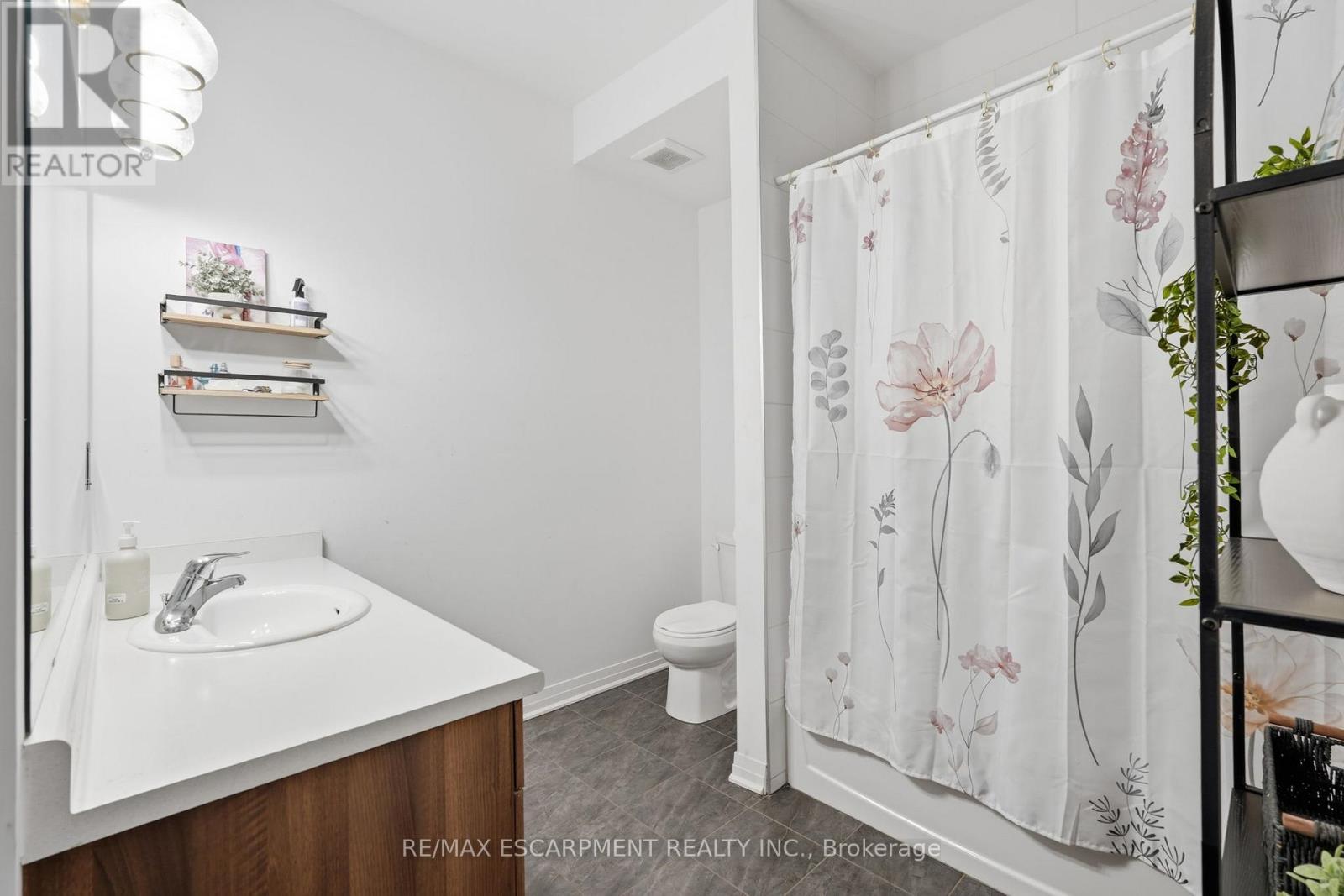 104 - 12 Blanshard Street, Hamilton, Ontario  L8P 0C7 - Photo 12 - X12833920