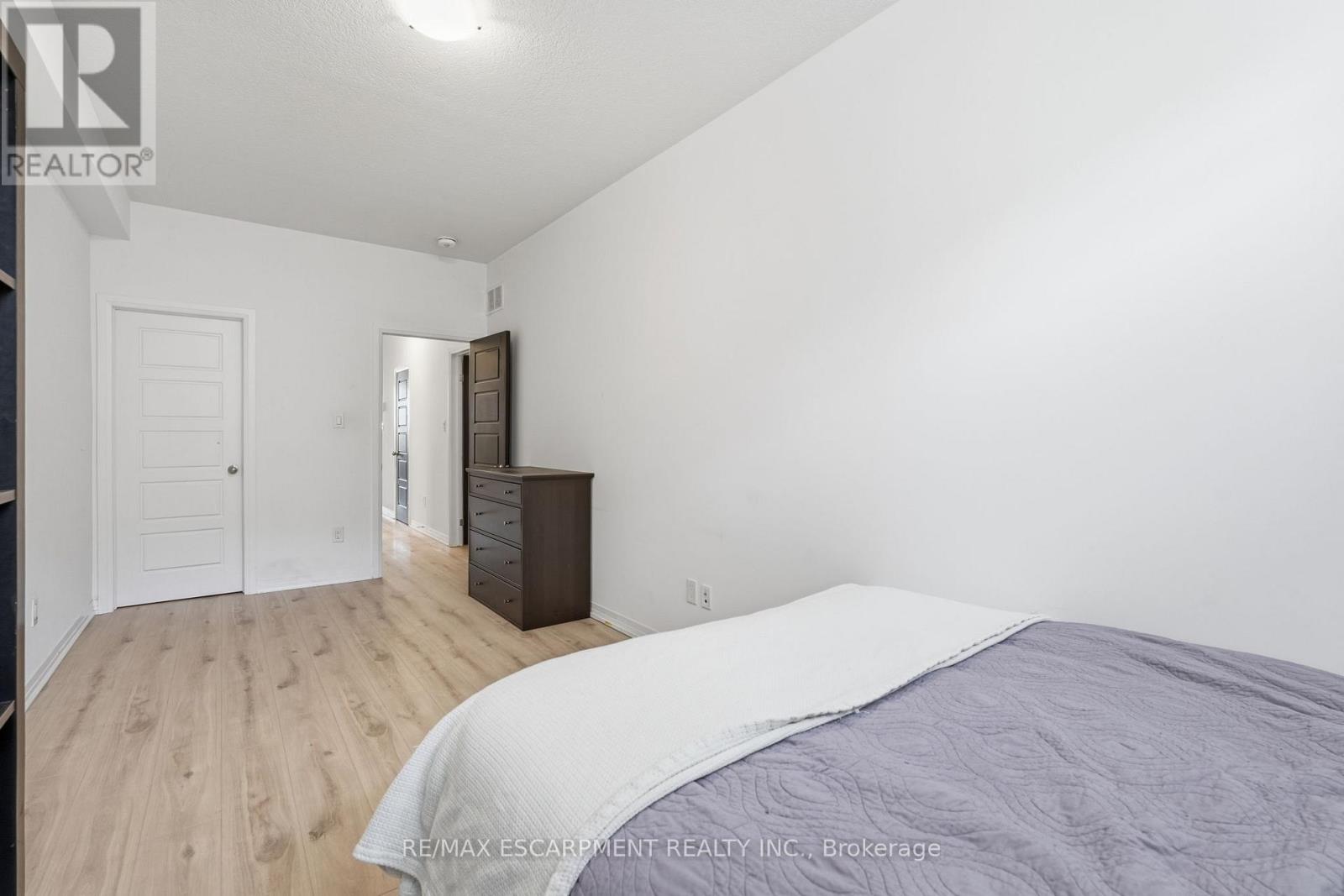 104 - 12 Blanshard Street, Hamilton, Ontario  L8P 0C7 - Photo 14 - X12833920