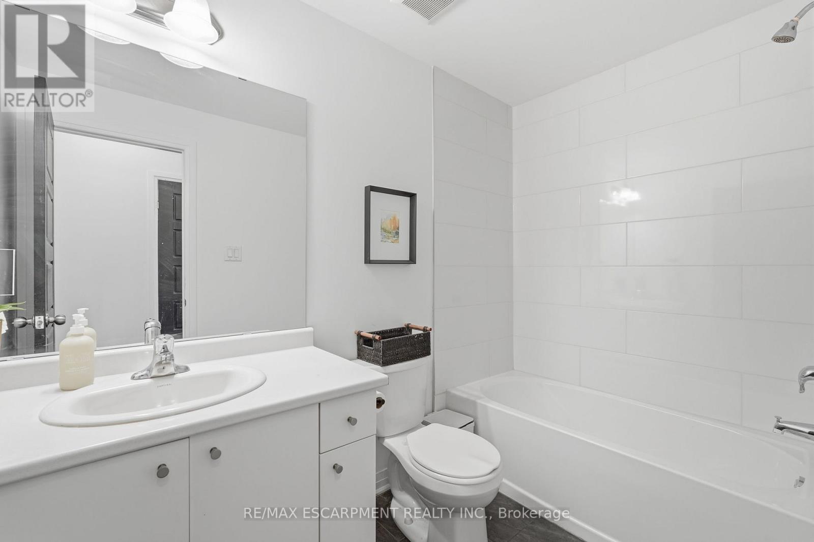 104 - 12 Blanshard Street, Hamilton, Ontario  L8P 0C7 - Photo 15 - X12833920