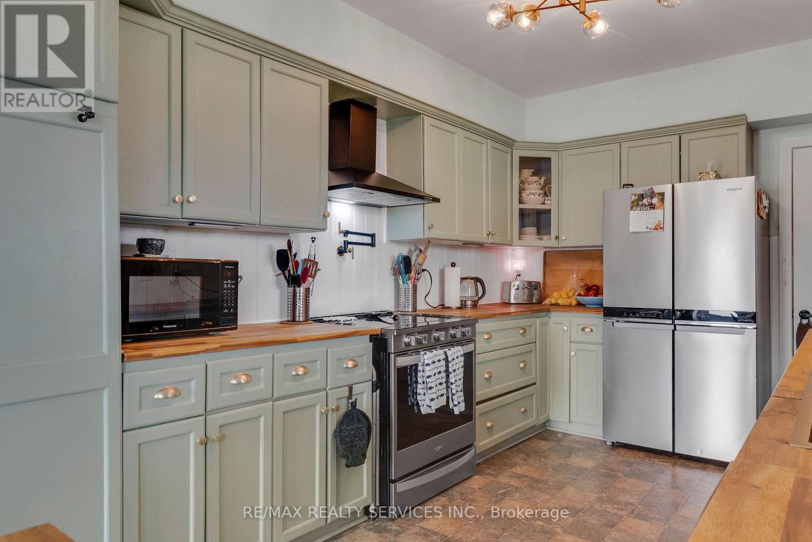 939 Beach Boulevard, Hamilton, Ontario  L8H 6Z7 - Photo 11 - X12833952