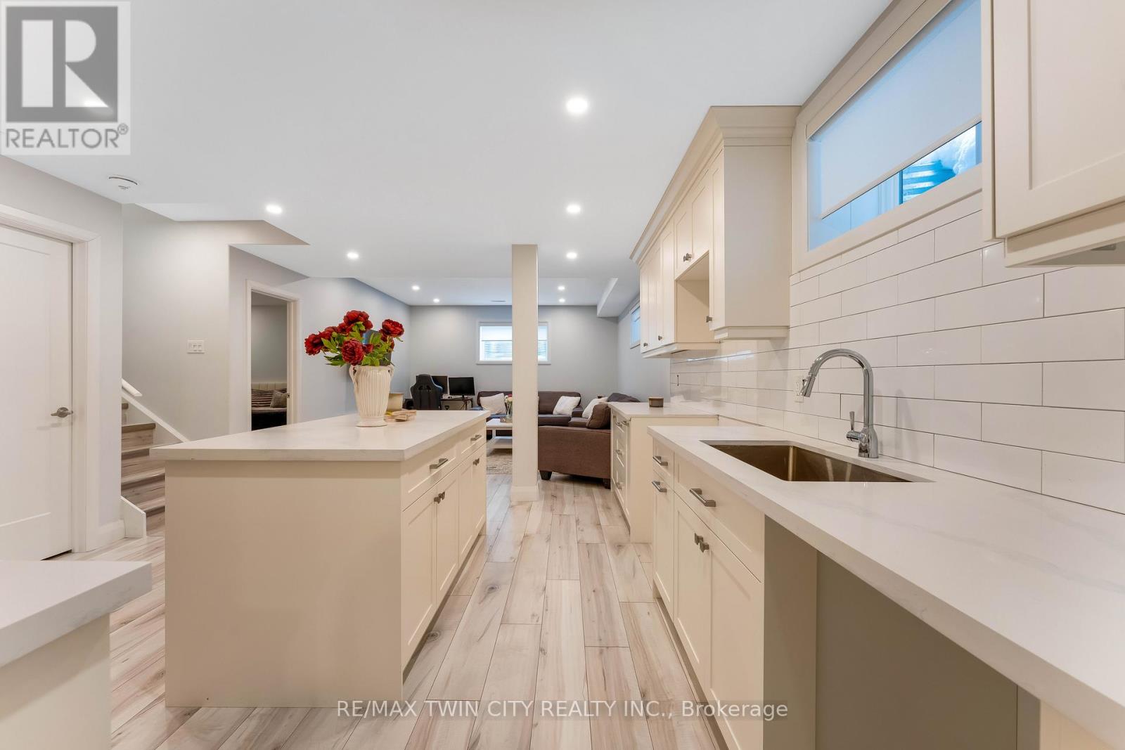 565 Florencedale Crescent, Kitchener, Ontario  N2R 1T6 - Photo 36 - X12834022