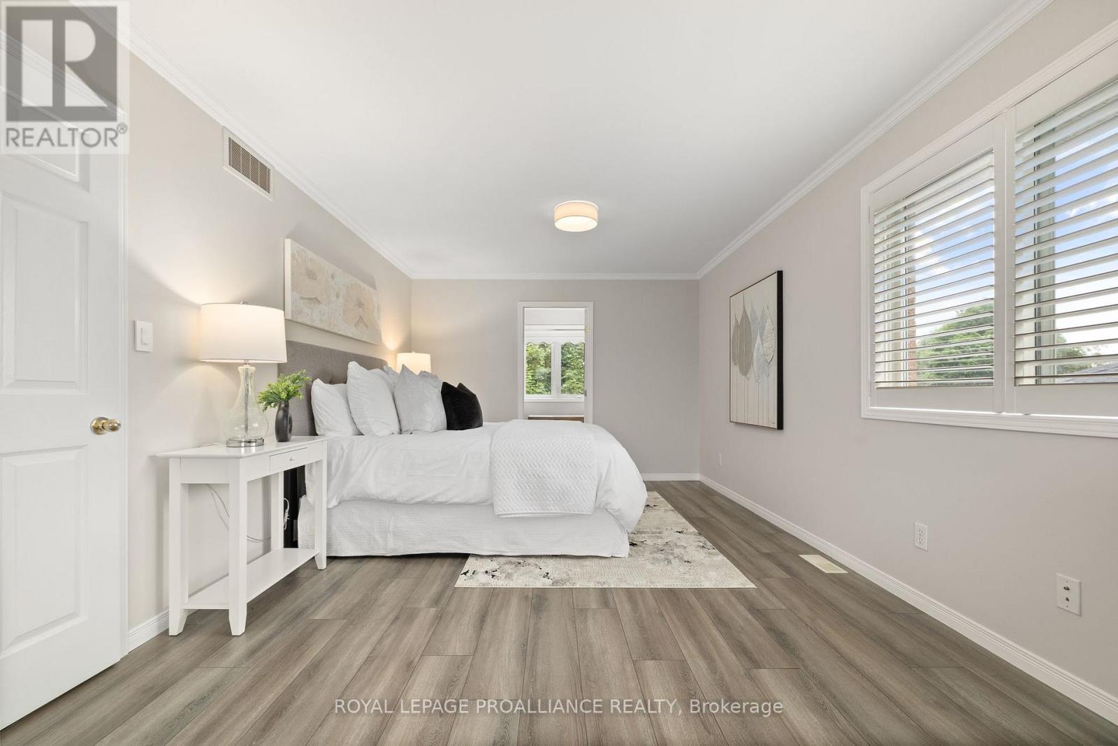 8 Linden Lane, Belleville, Ontario  K8N 5W9 - Photo 31 - X12503154